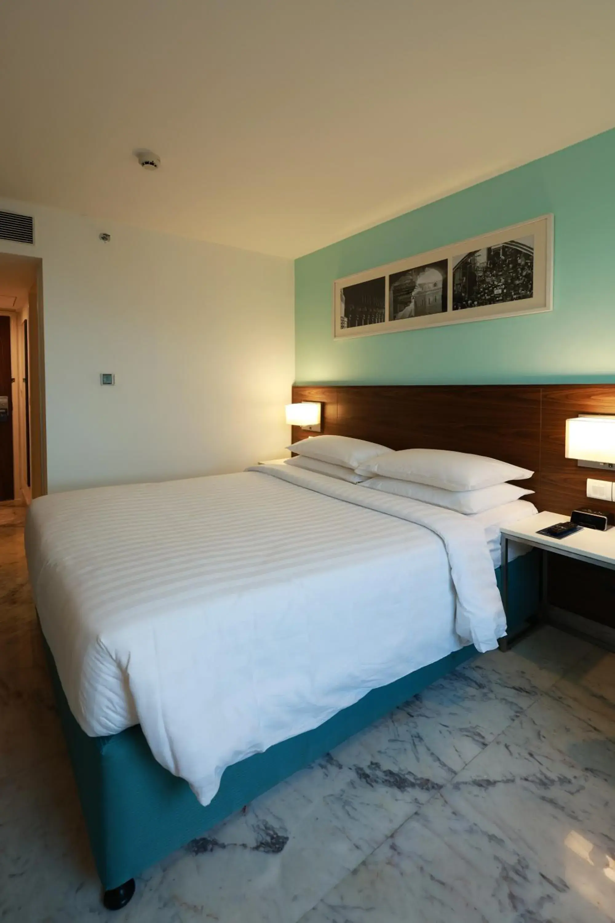 Fairfield Deluxe Queen Room City with early check-in & late check-out* in Fairfield by Marriott Pune Kharadi Fairfield Deluxe Queen Room City with early check-in & late check-out* in Fairfield by Marriott Pune Kharadi