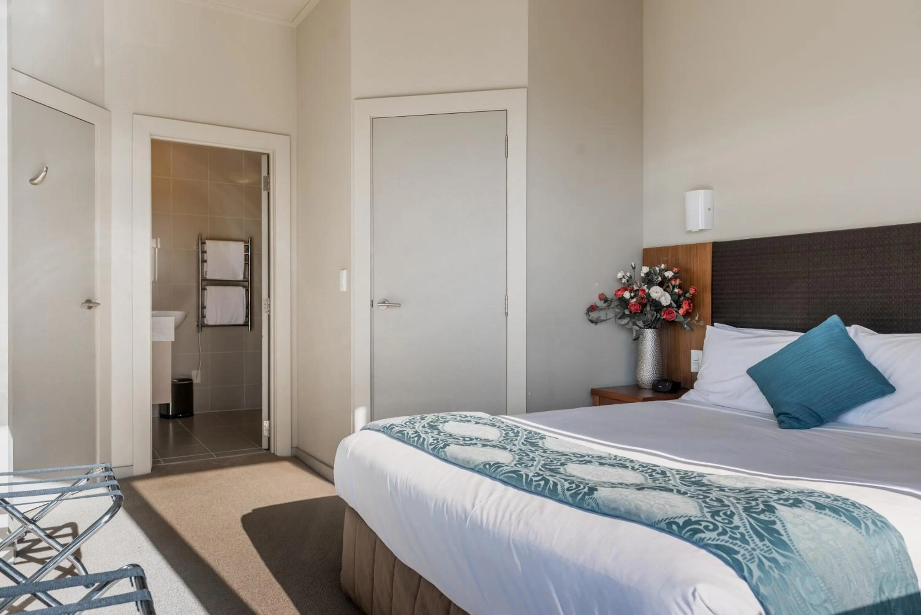 Bedroom, Bed in Ocean Breeze Hotel