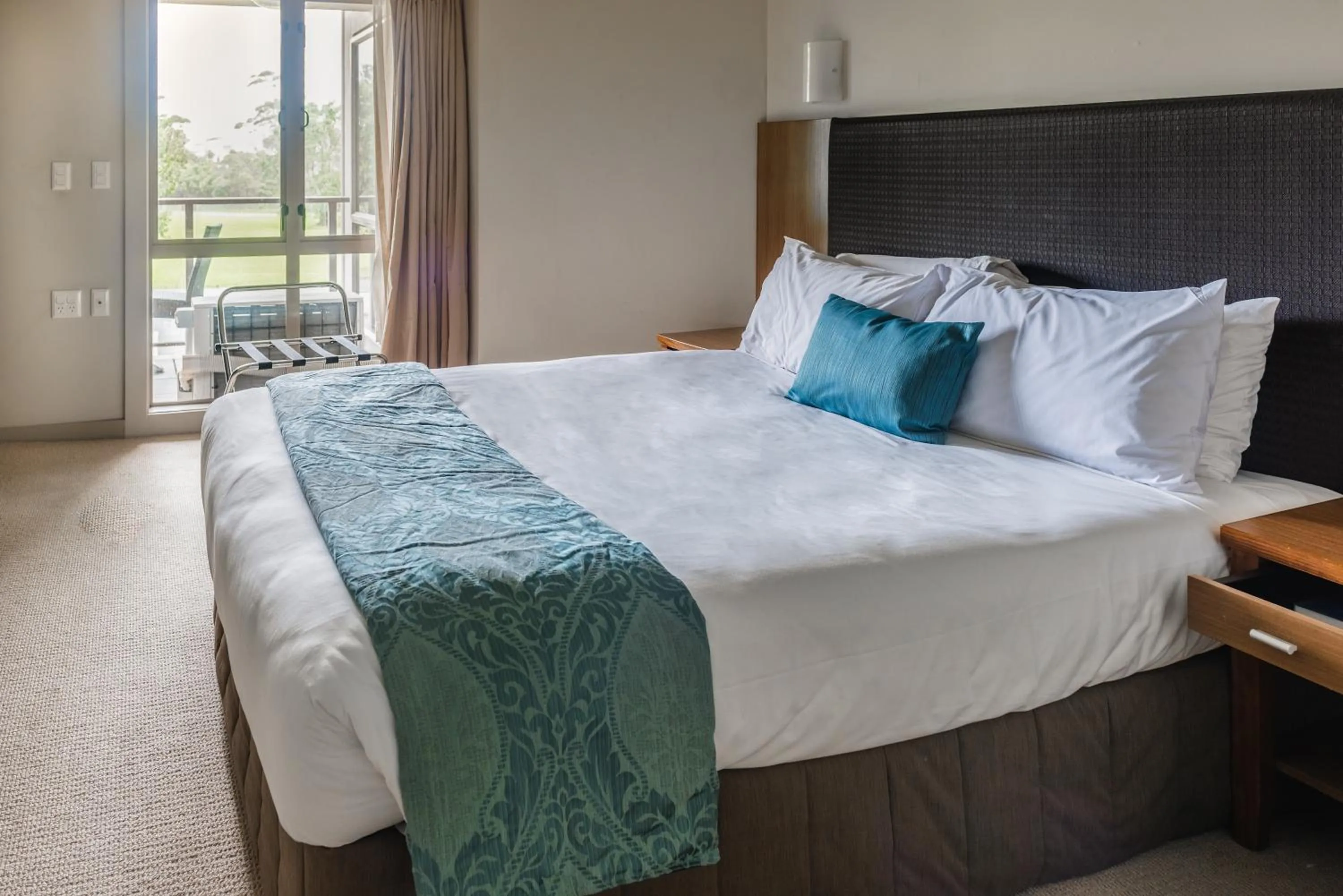 Balcony/Terrace, Bed in Ocean Breeze Hotel