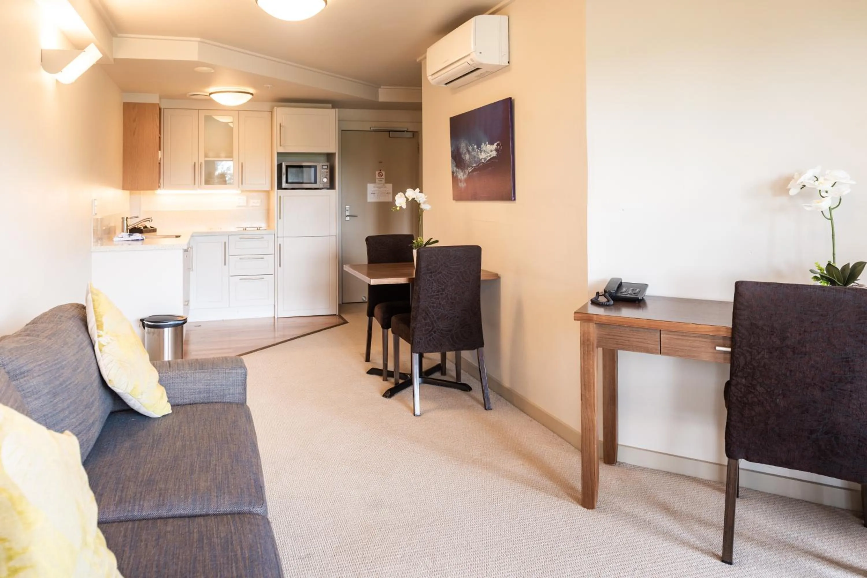 Coffee/tea facilities in Ocean Breeze Hotel