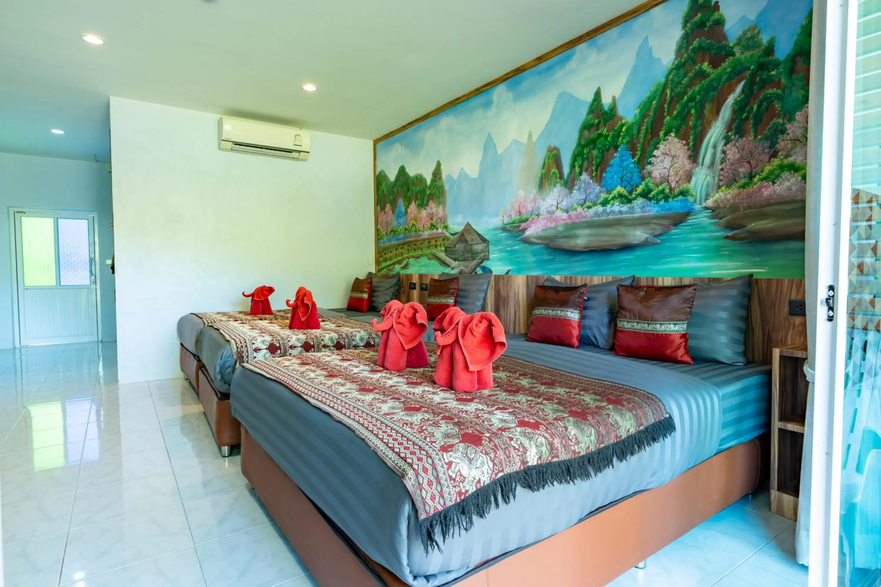 Bed in Khaosok Rainforest Resort