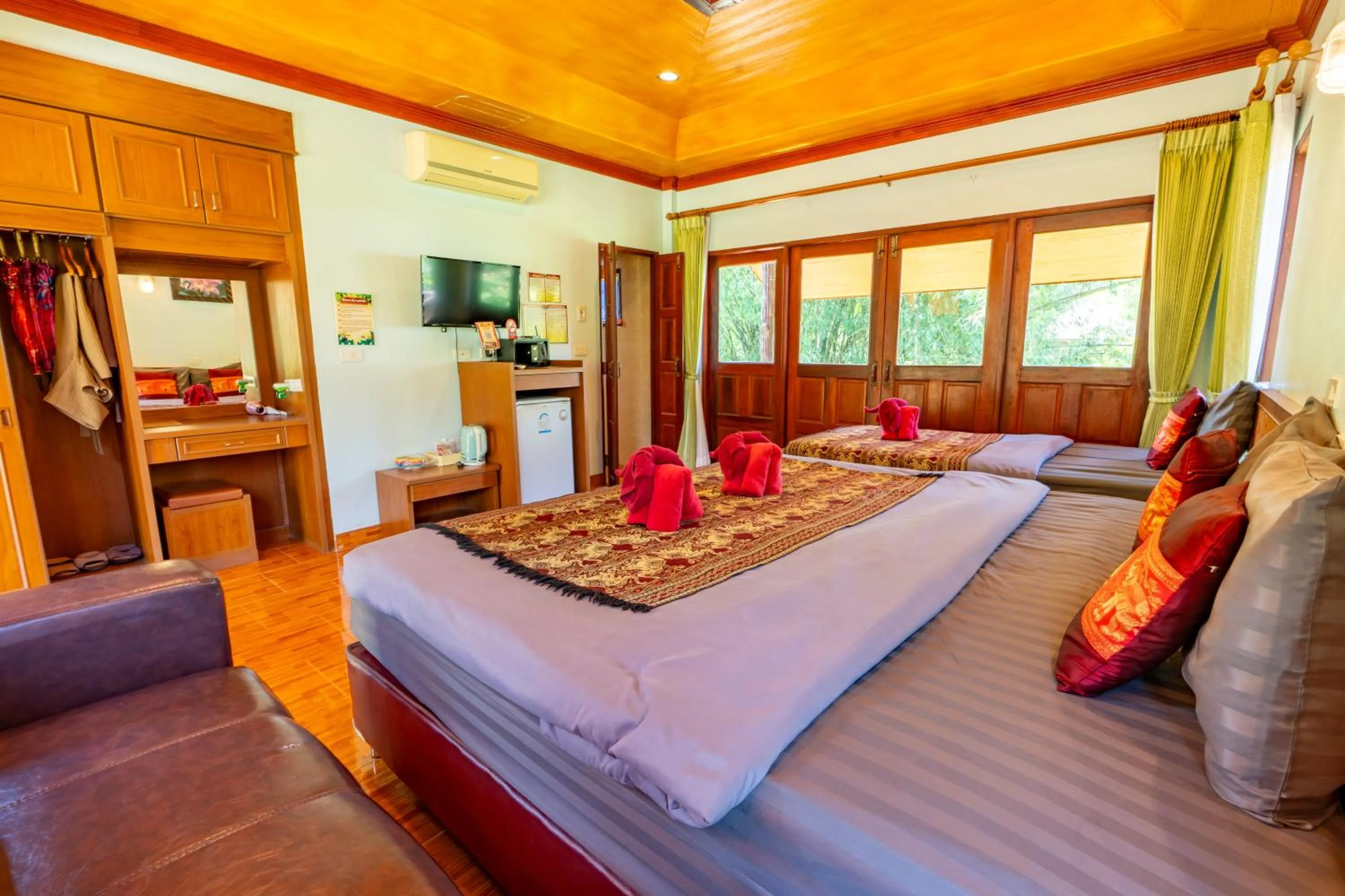 Bed in Khaosok Rainforest Resort
