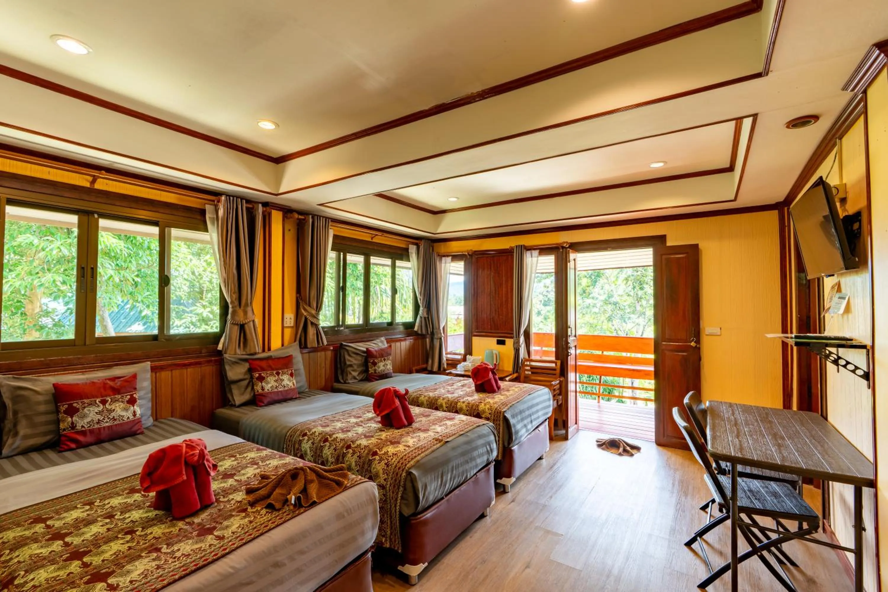 Bed in Khaosok Rainforest Resort