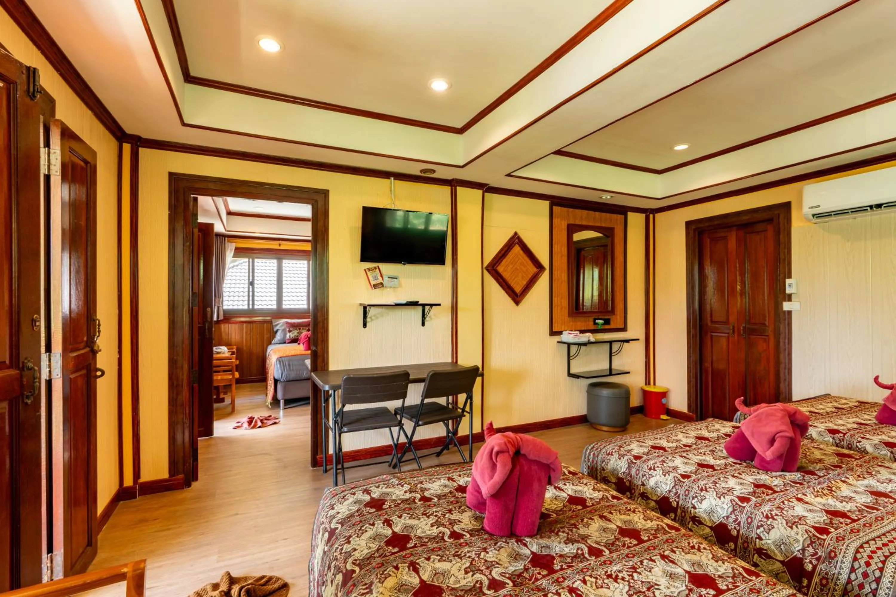 Bed in Khaosok Rainforest Resort