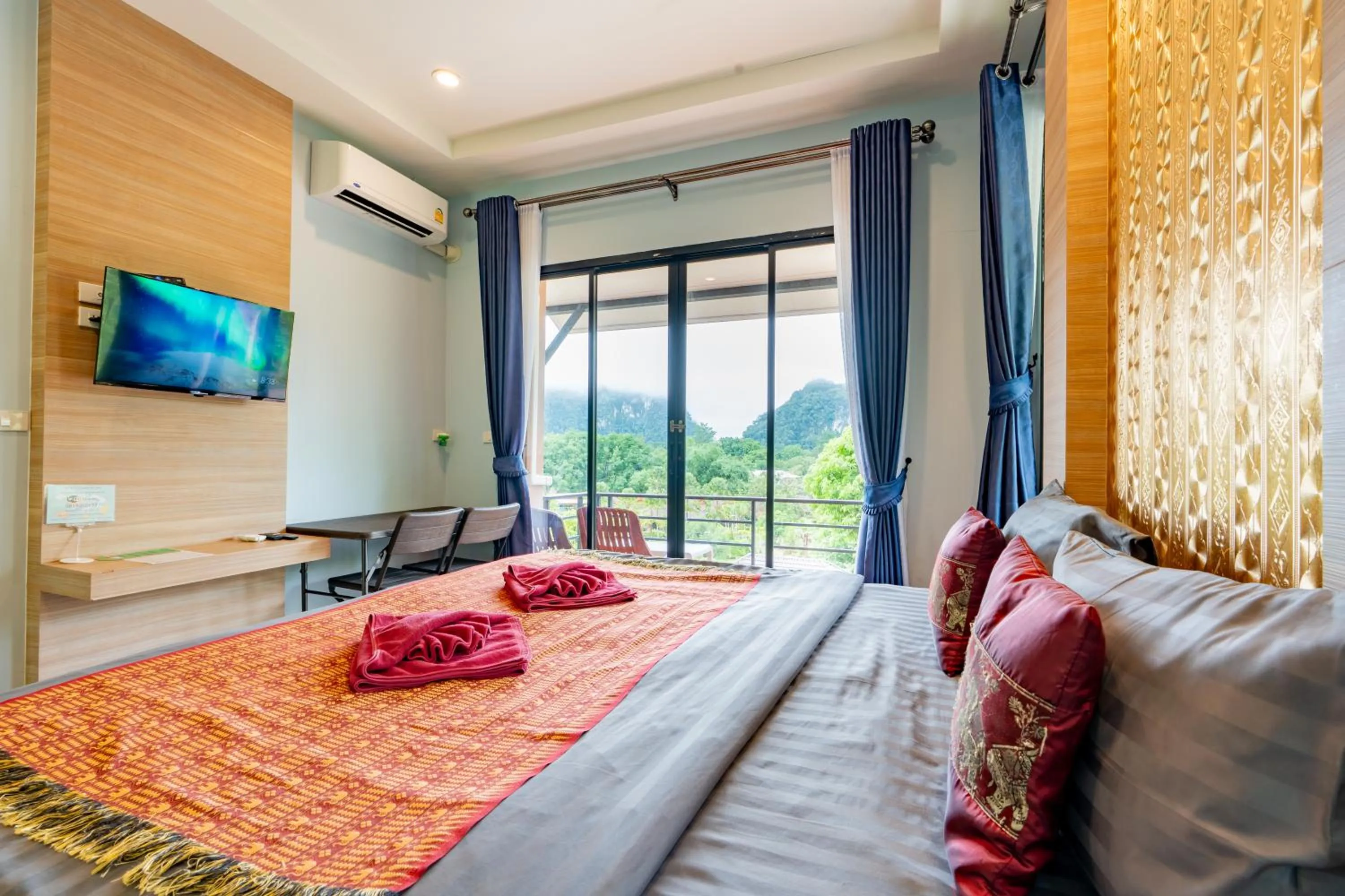 Bed in Khaosok Rainforest Resort