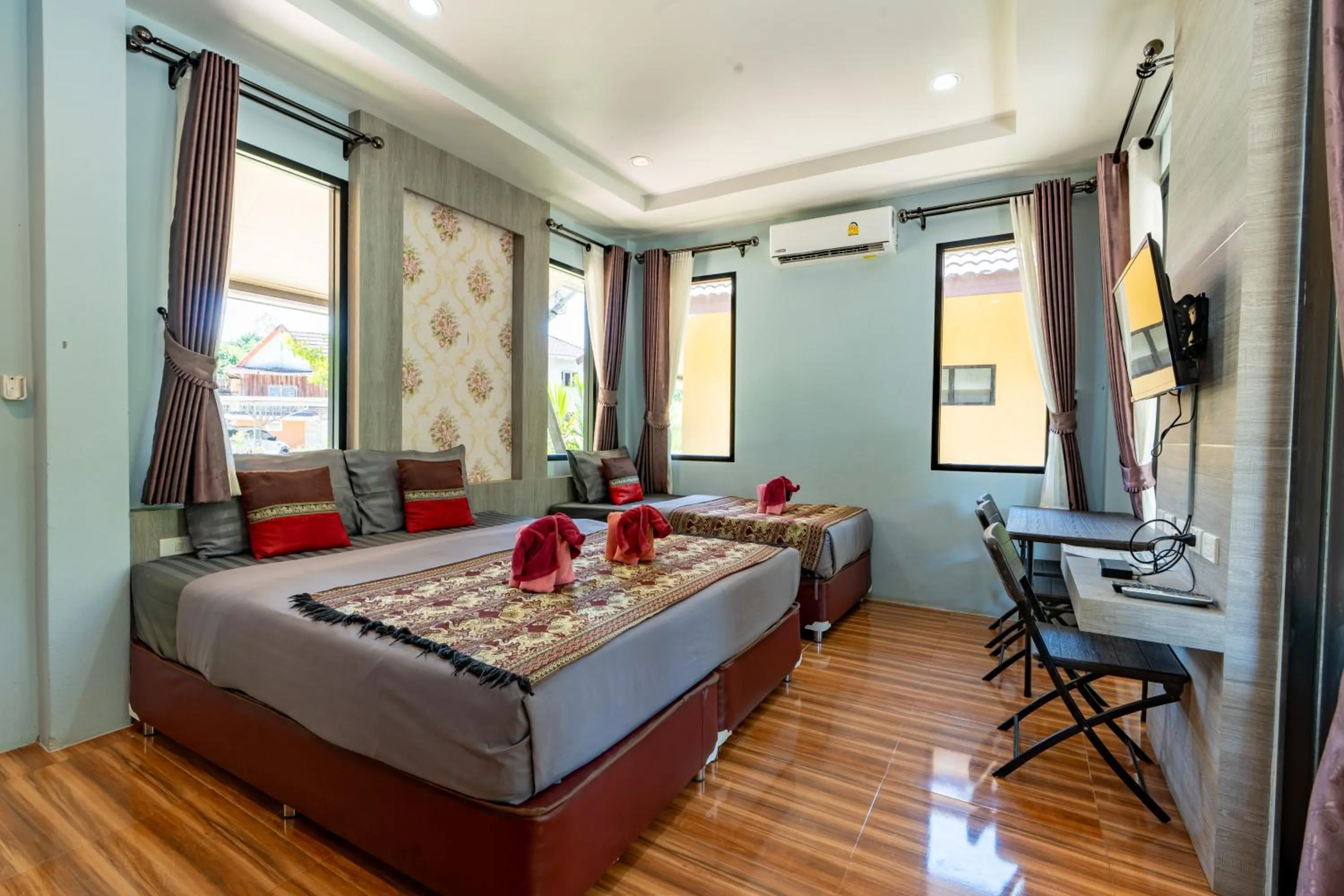 Bed in Khaosok Rainforest Resort