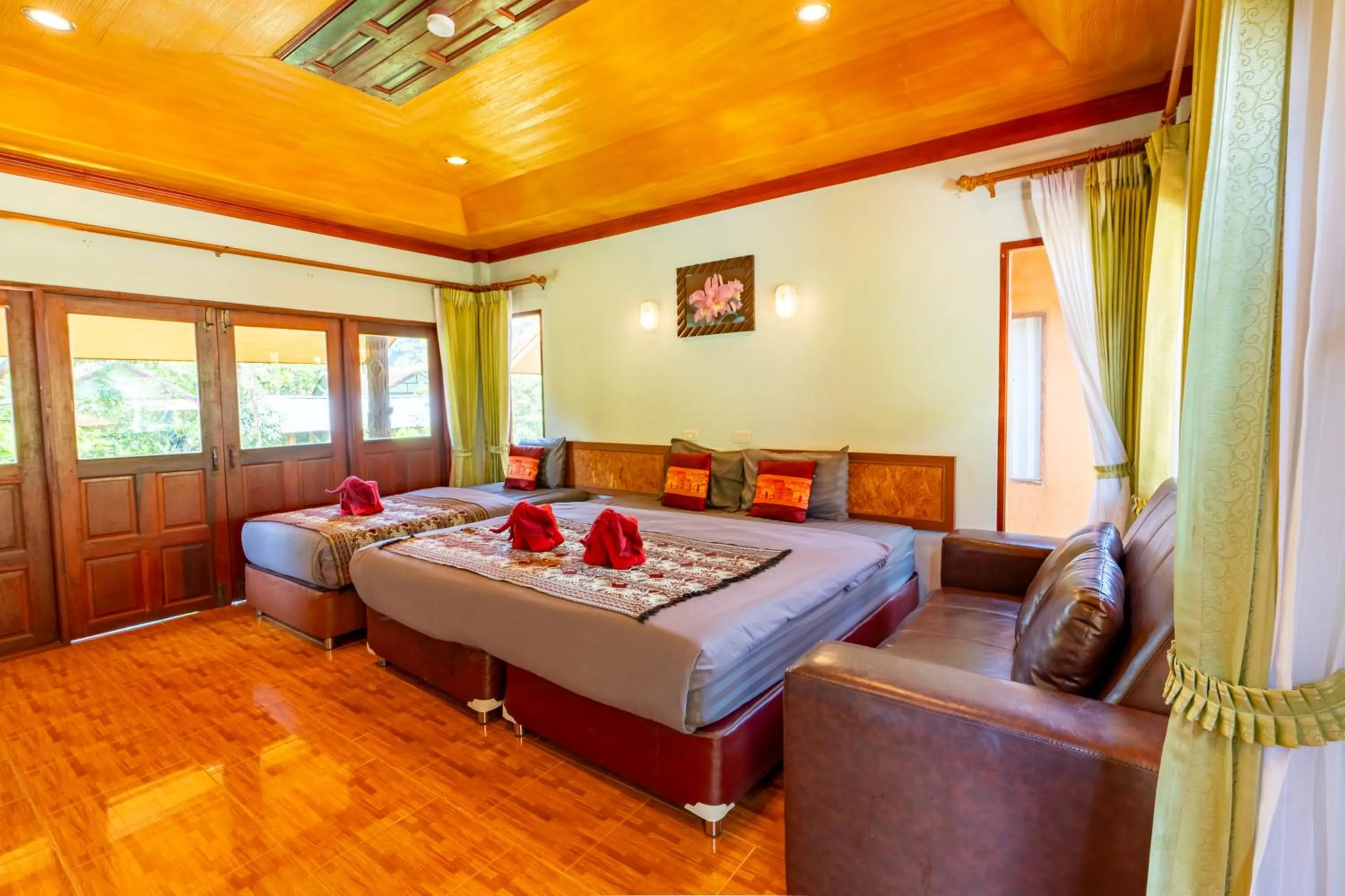 Bed in Khaosok Rainforest Resort