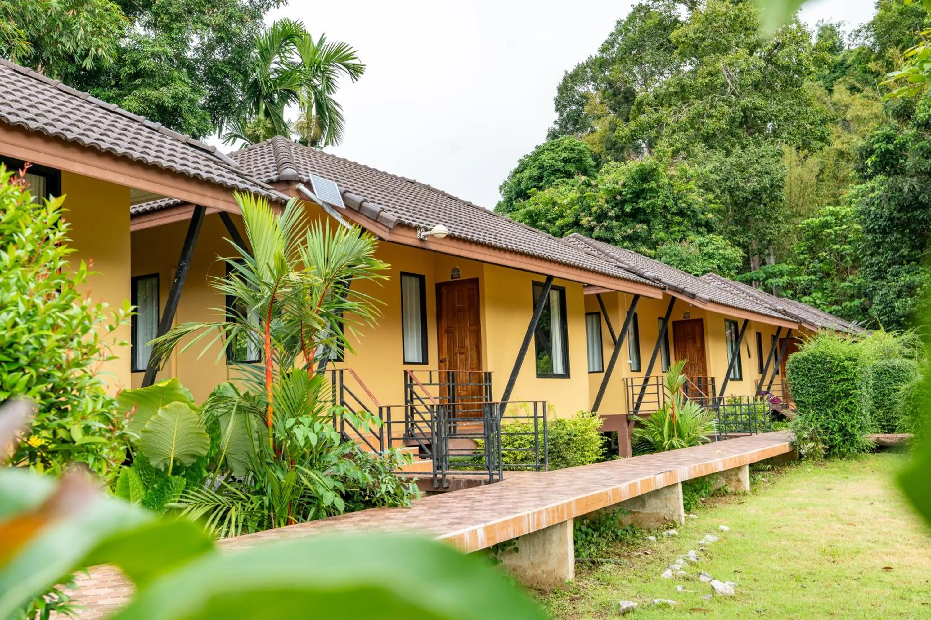 Khaosok Rainforest Resort