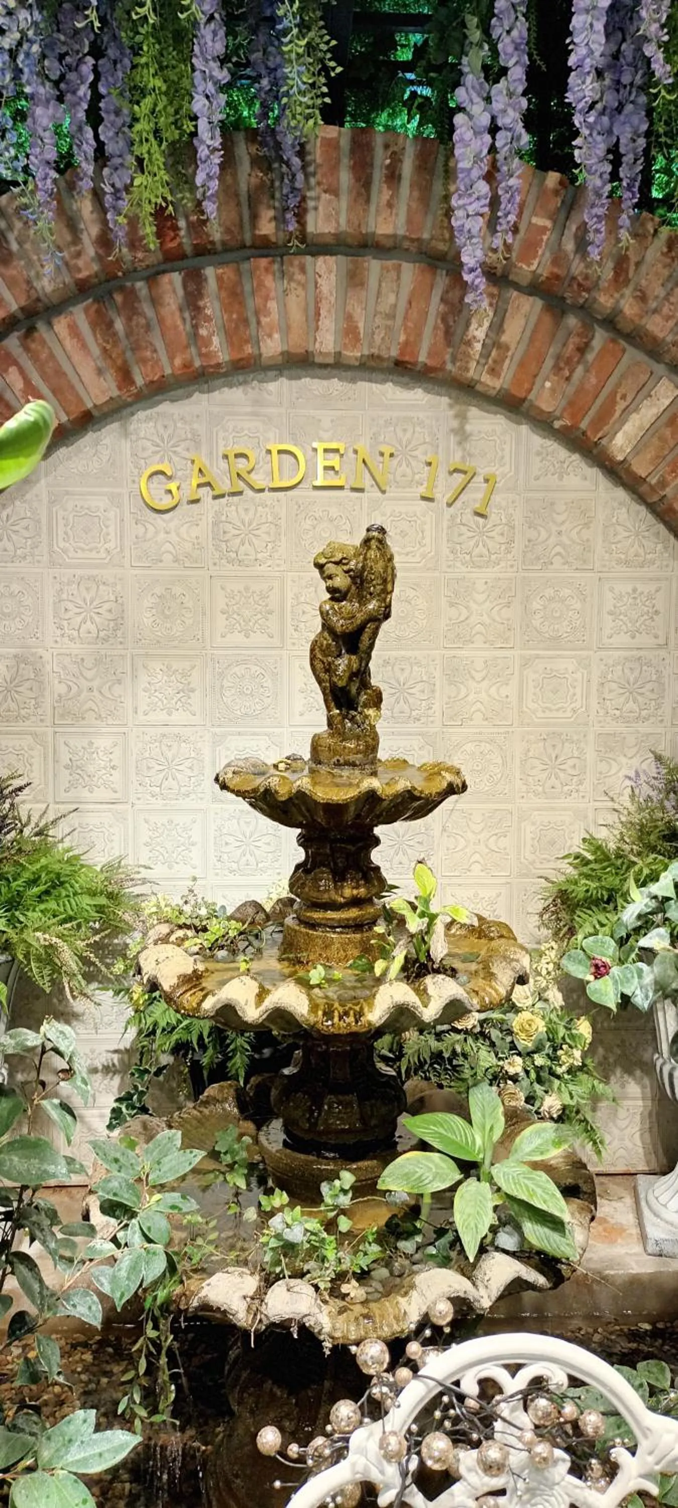 Restaurant/places to eat in Staz Hotel Premier Dongtan