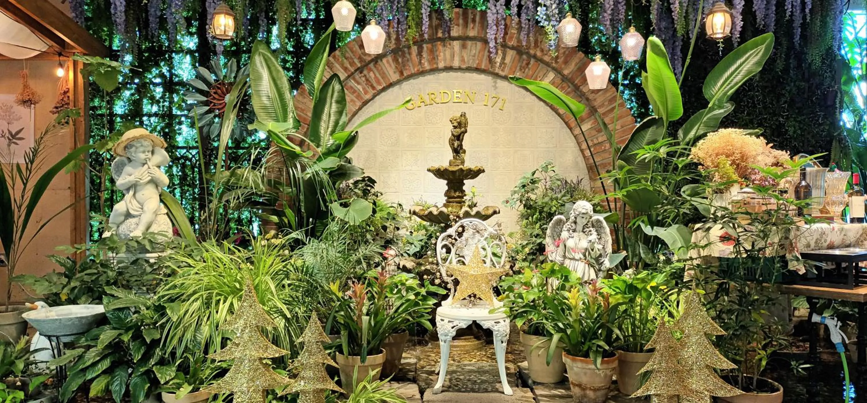 Restaurant/places to eat in Staz Hotel Premier Dongtan