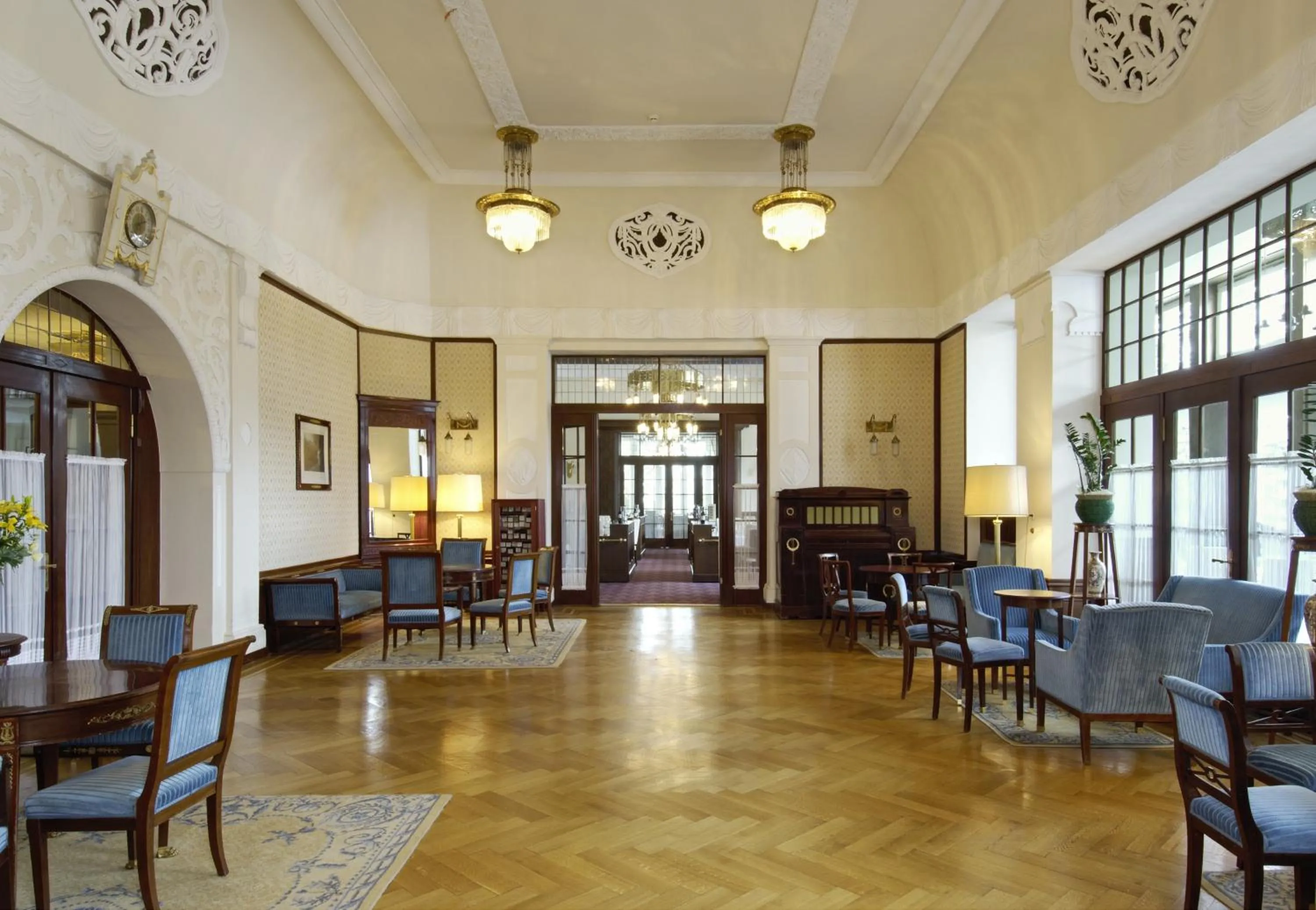 Lounge or bar in Hotel Waldhaus Sils