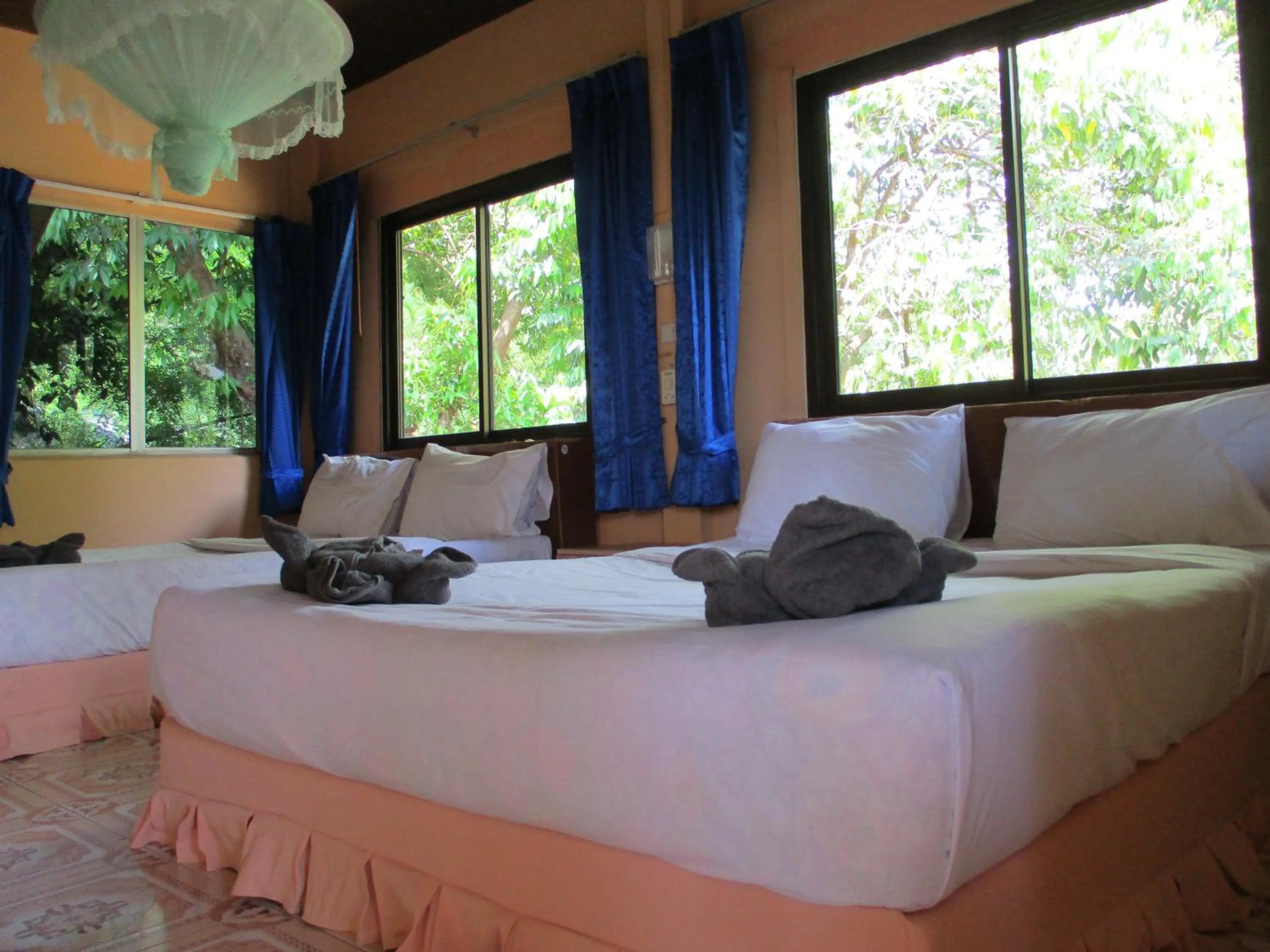 Bed in Khaosok Island Resort