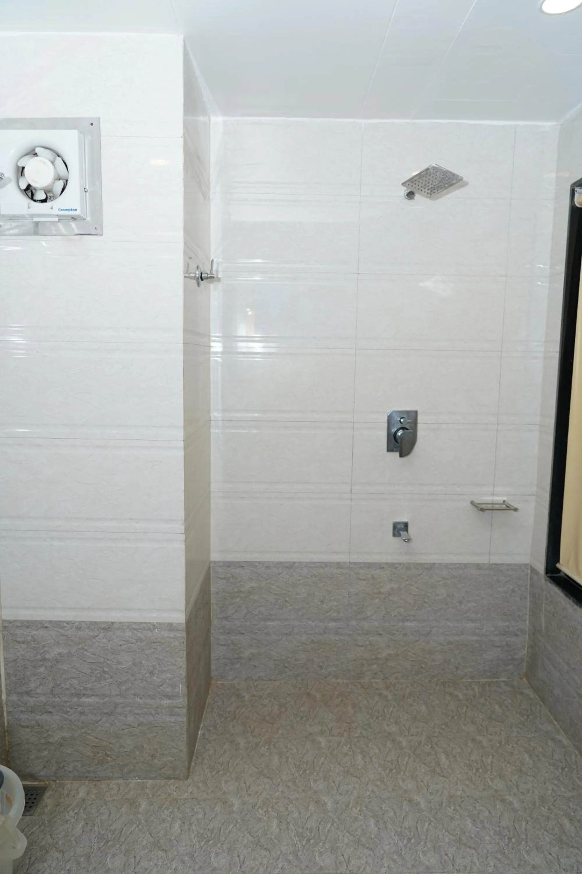 Shower in Marshall The Grand Hotel