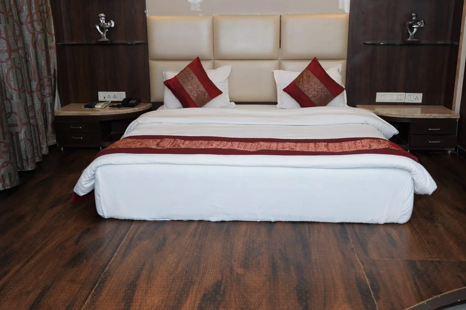 Bed in Marshall The Grand Hotel