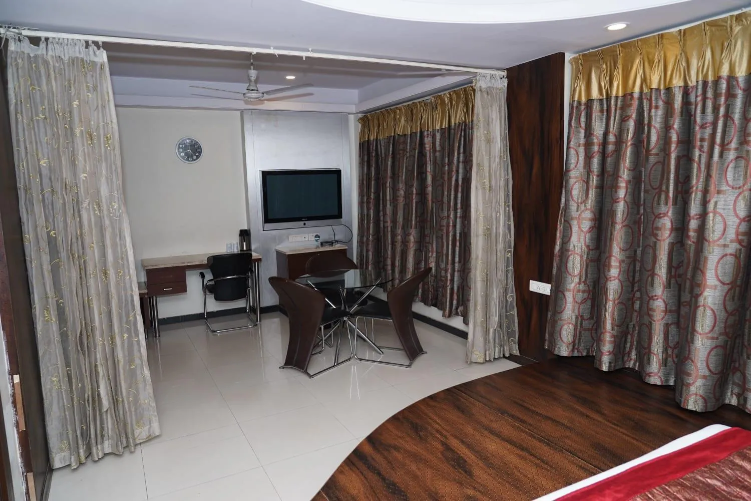 TV and multimedia in Marshall The Grand Hotel