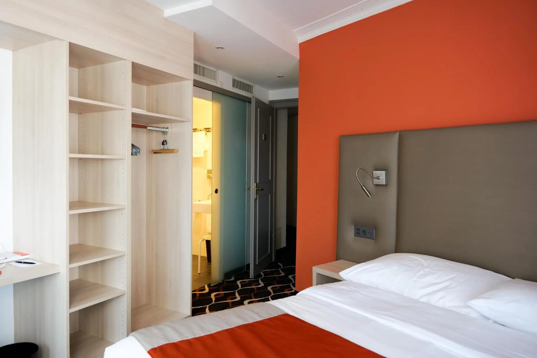 Photo of the whole room, Bed in Hotel Eden