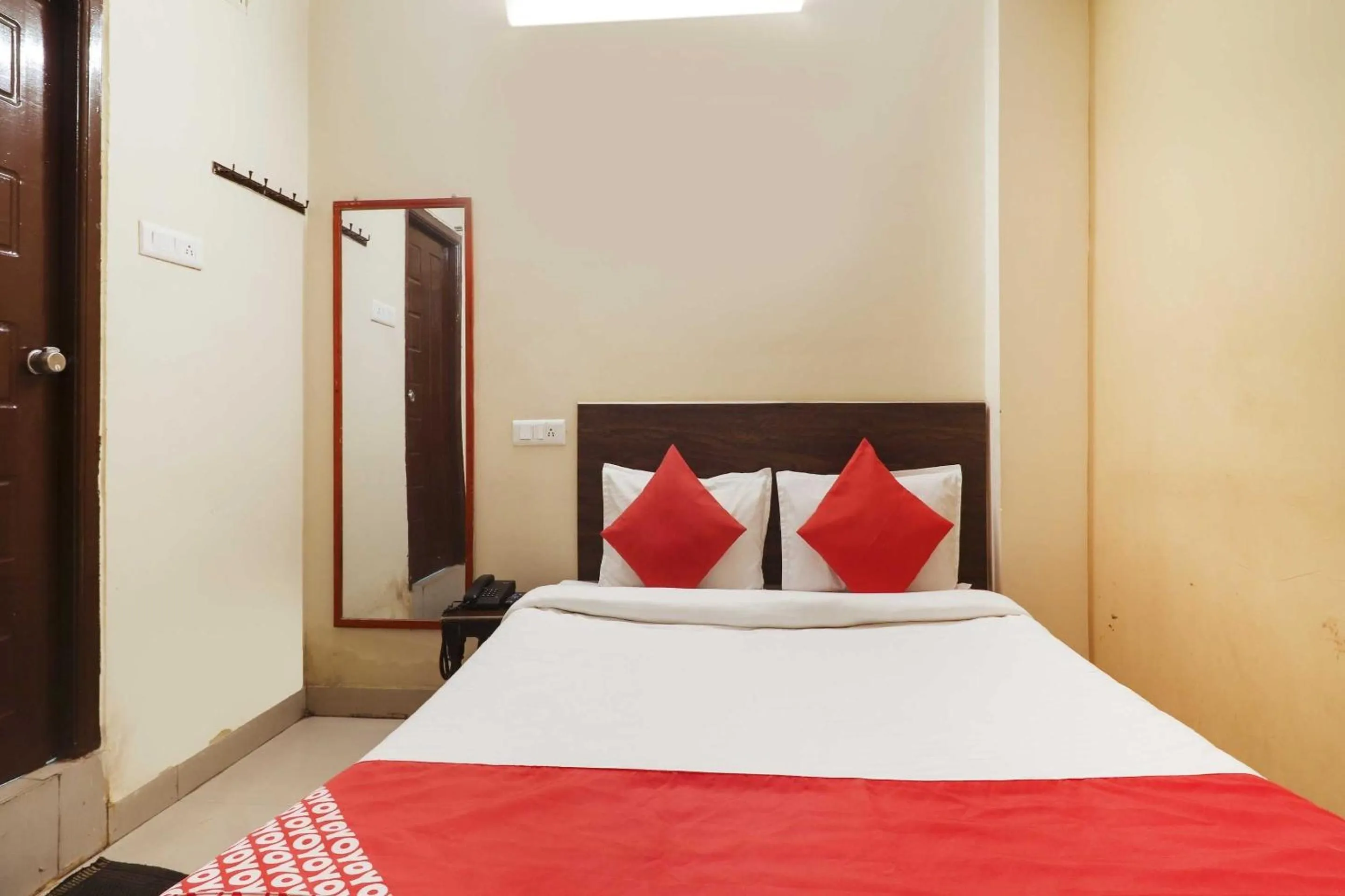 Bedroom in Hotel O Sai Pariwar