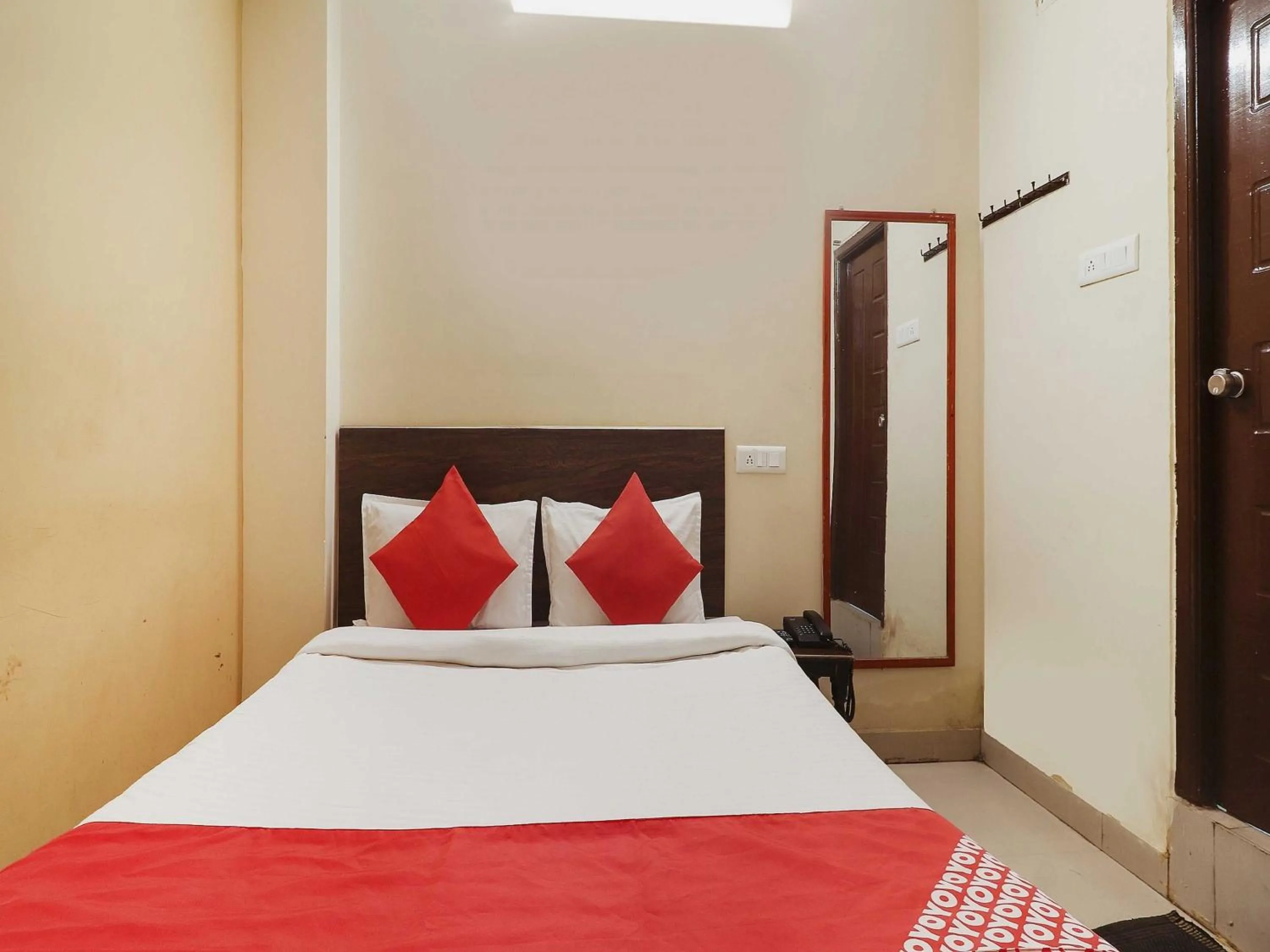 Bedroom in Hotel O Sai Pariwar