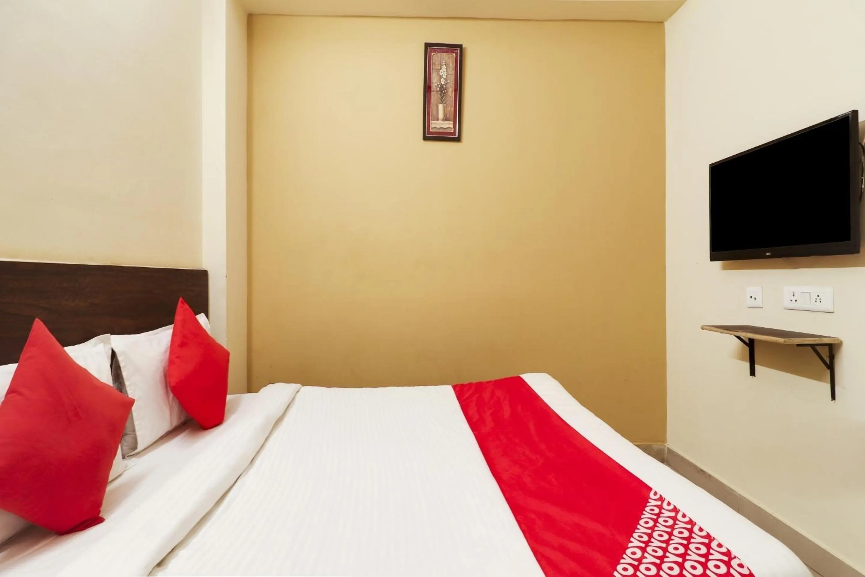 Bedroom in Hotel O Sai Pariwar