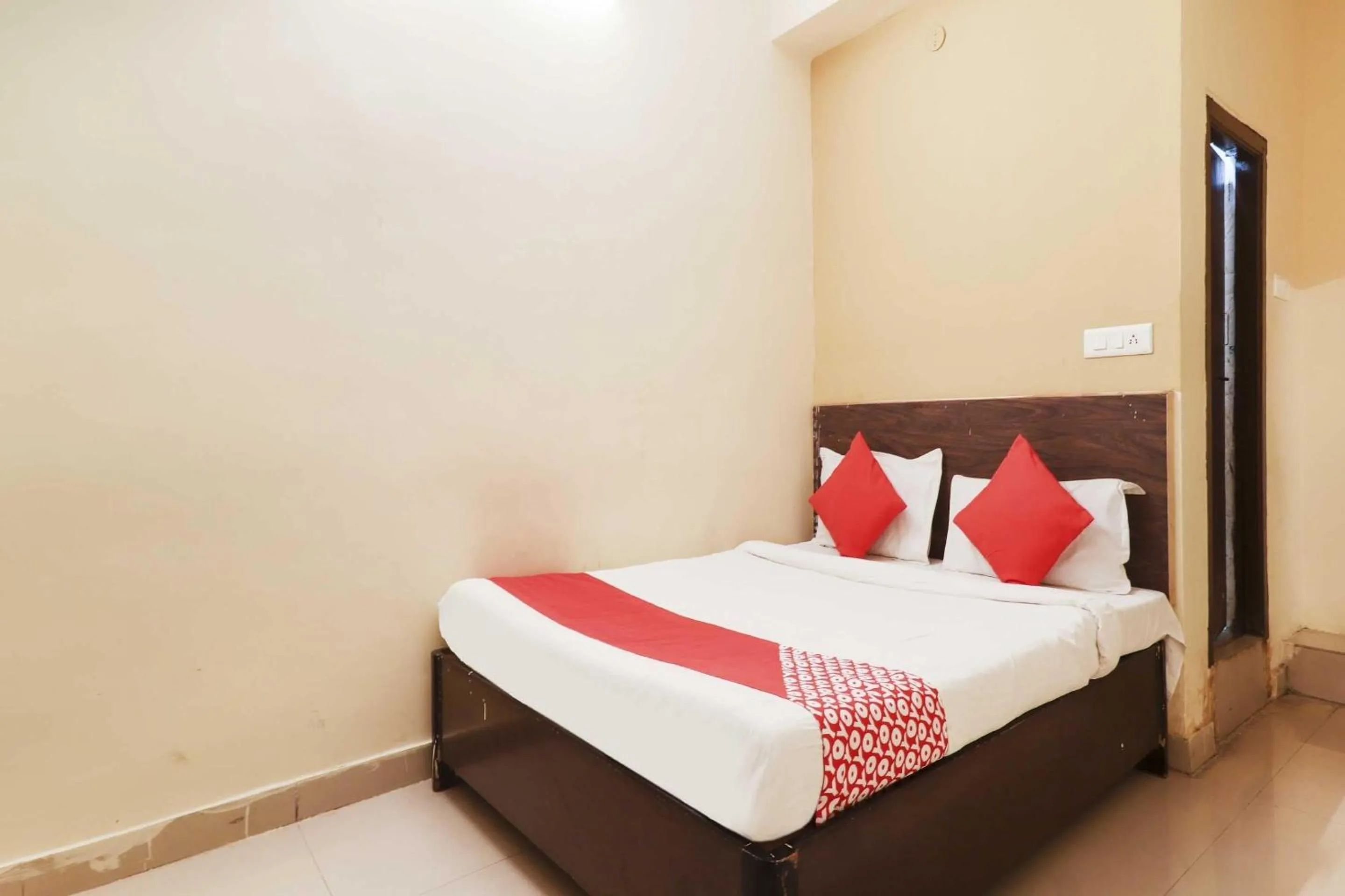 Bedroom in Hotel O Sai Pariwar