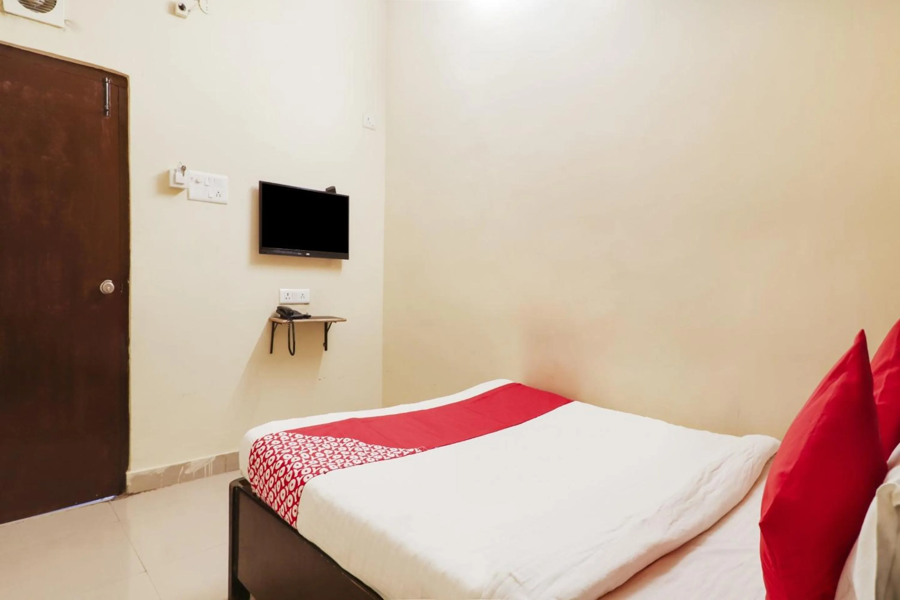 Bedroom in Hotel O Sai Pariwar