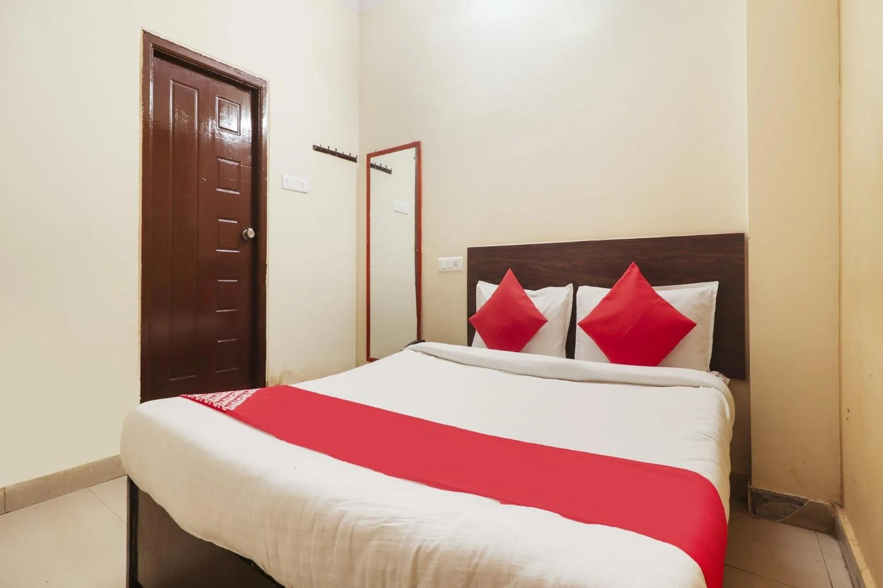Bedroom in Hotel O Sai Pariwar