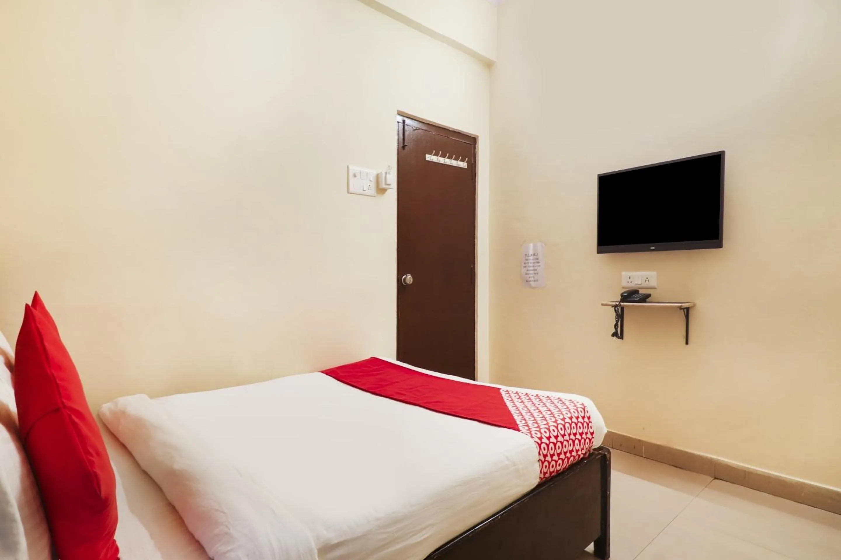Bedroom in Hotel O Sai Pariwar