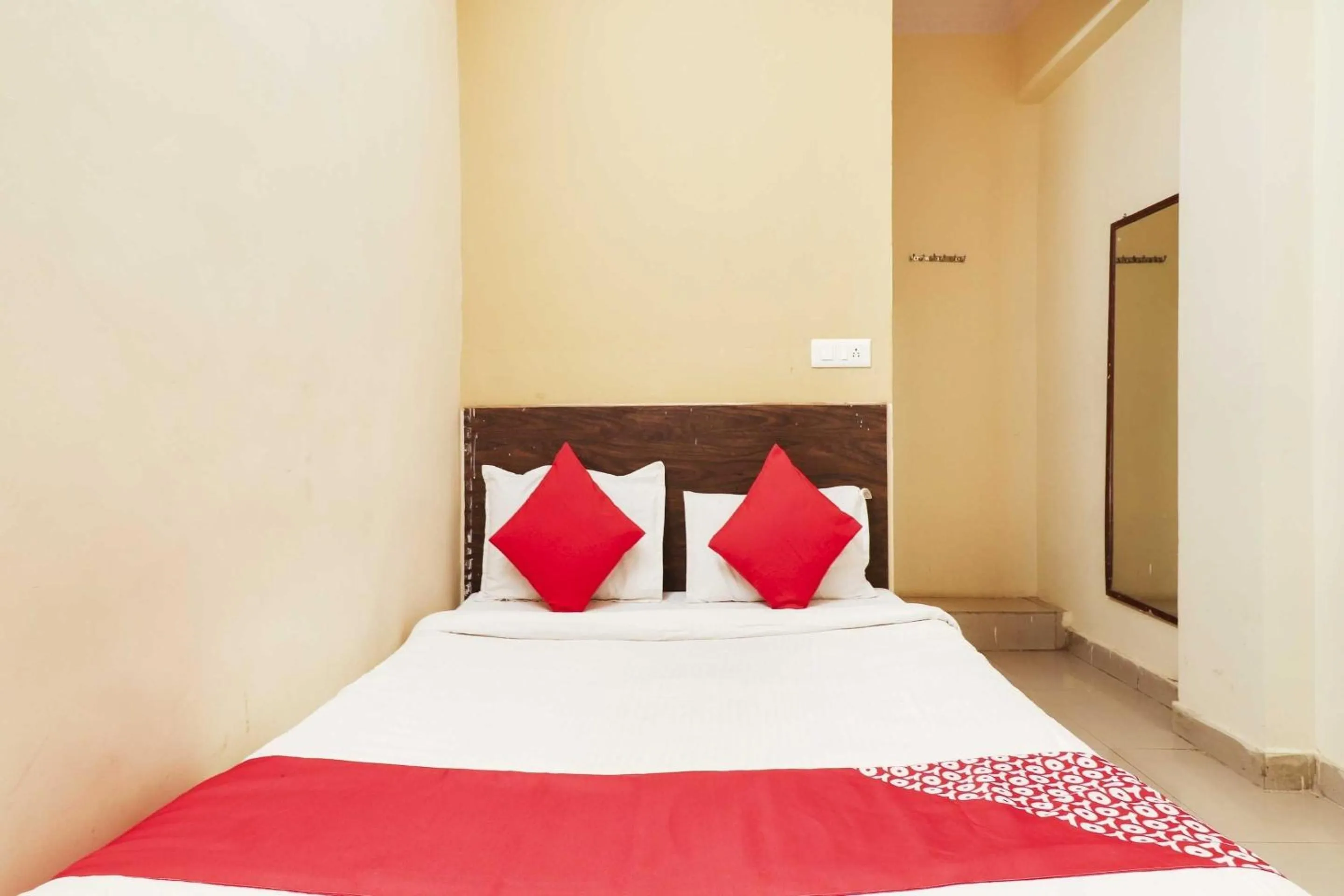 Bedroom in Hotel O Sai Pariwar