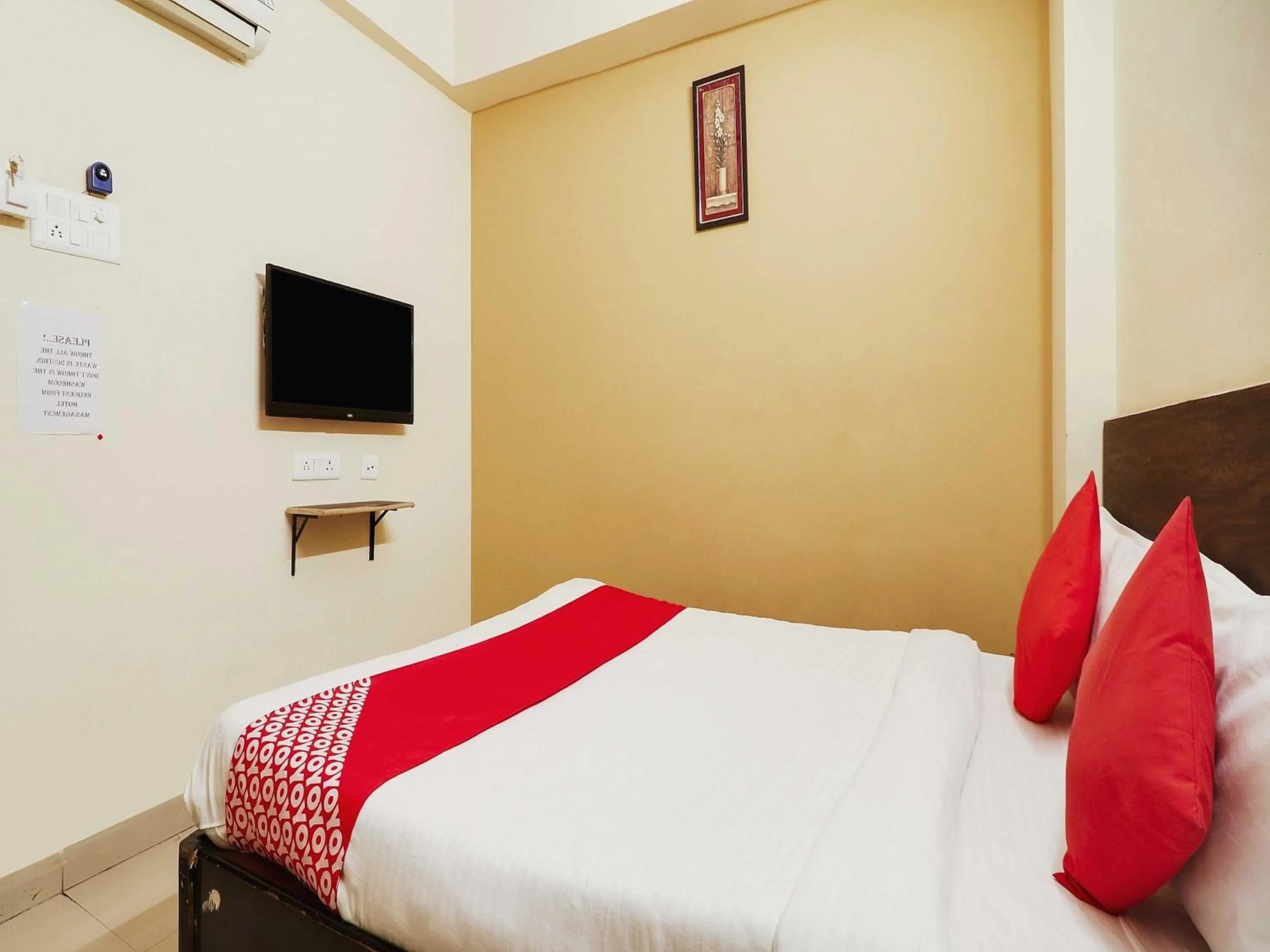 Bedroom in Hotel O Sai Pariwar