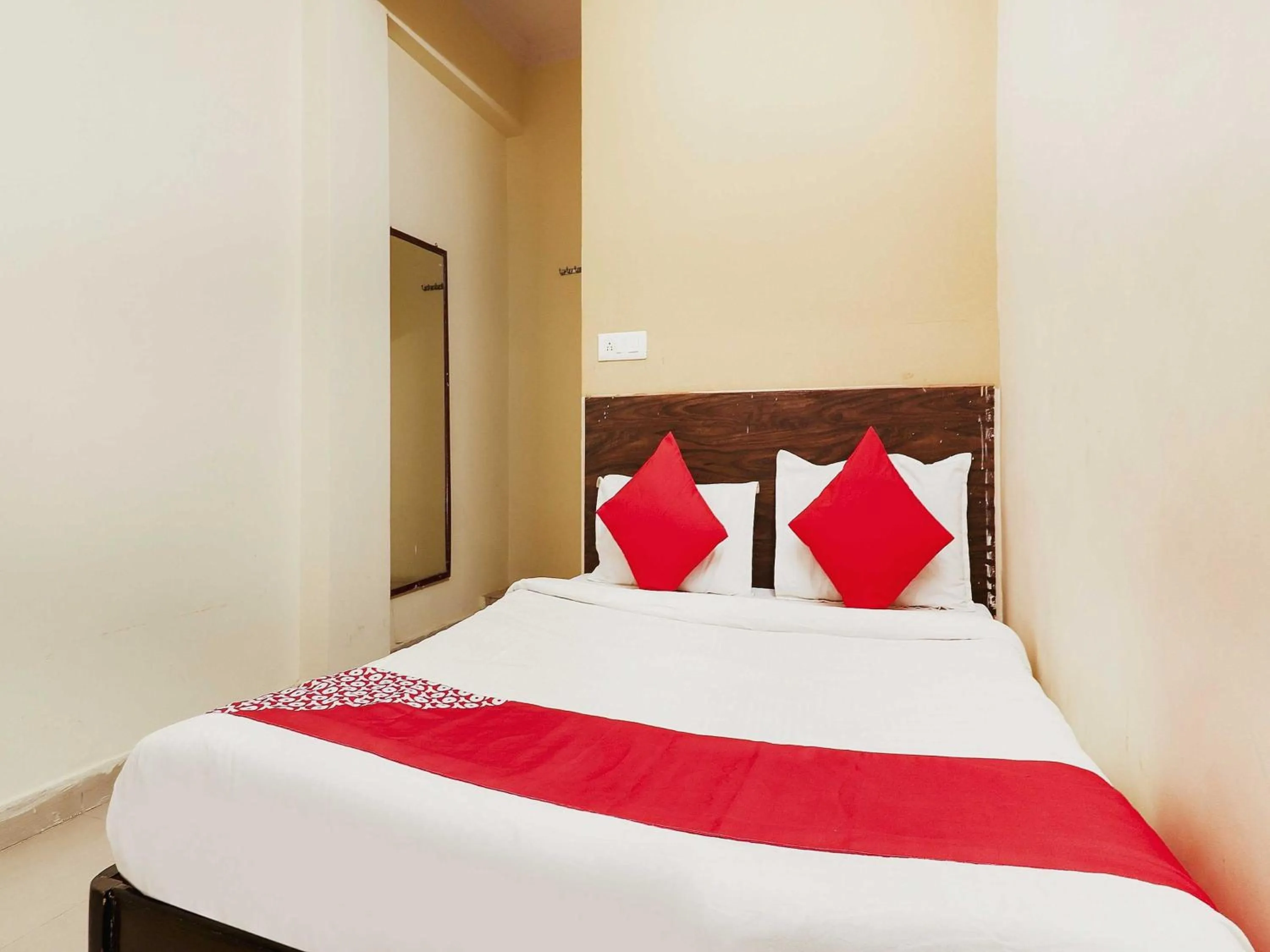 Bedroom in Hotel O Sai Pariwar