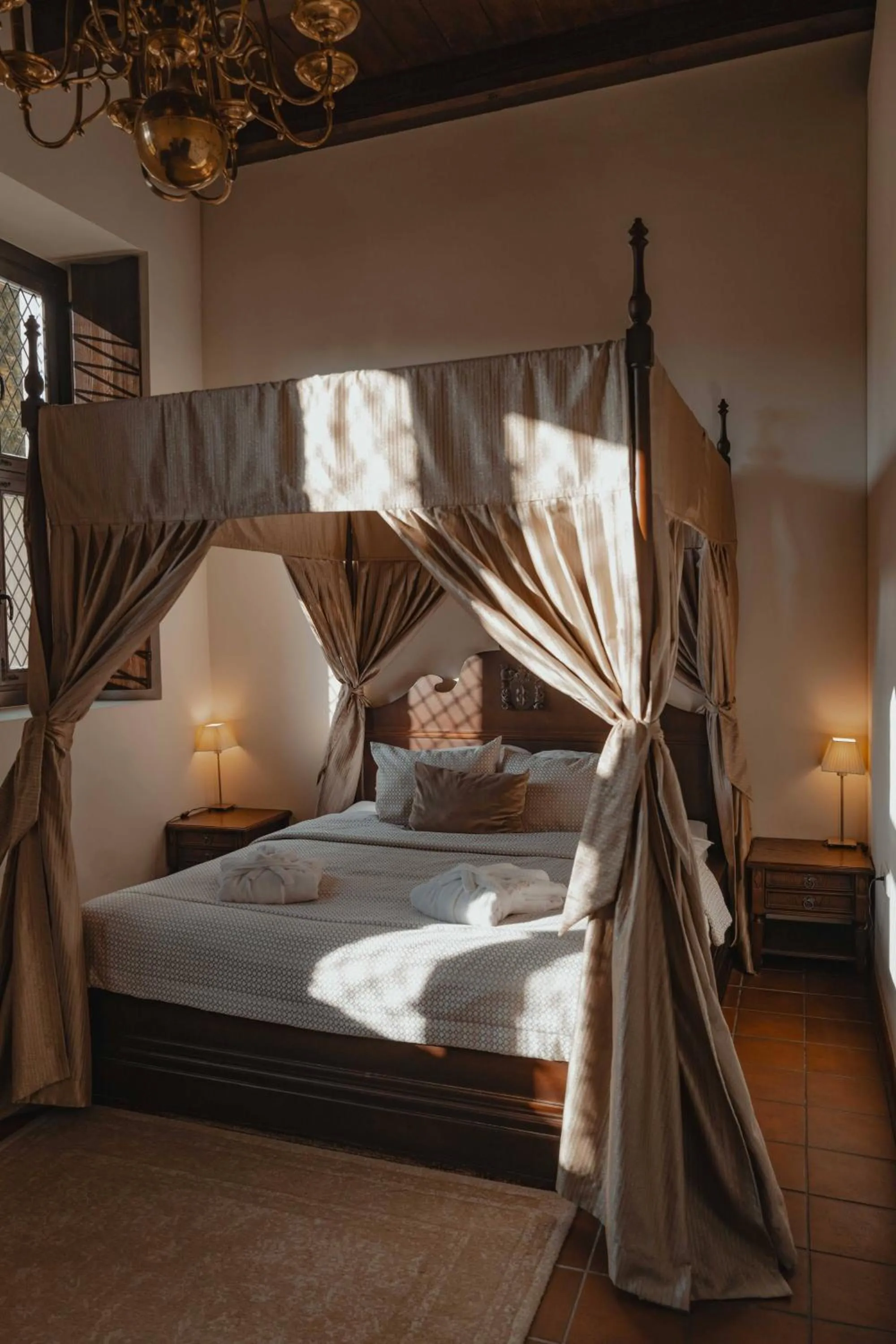 Bed in Monte Pacis Hotel In Pažaislis - Pets travel for FREE in February