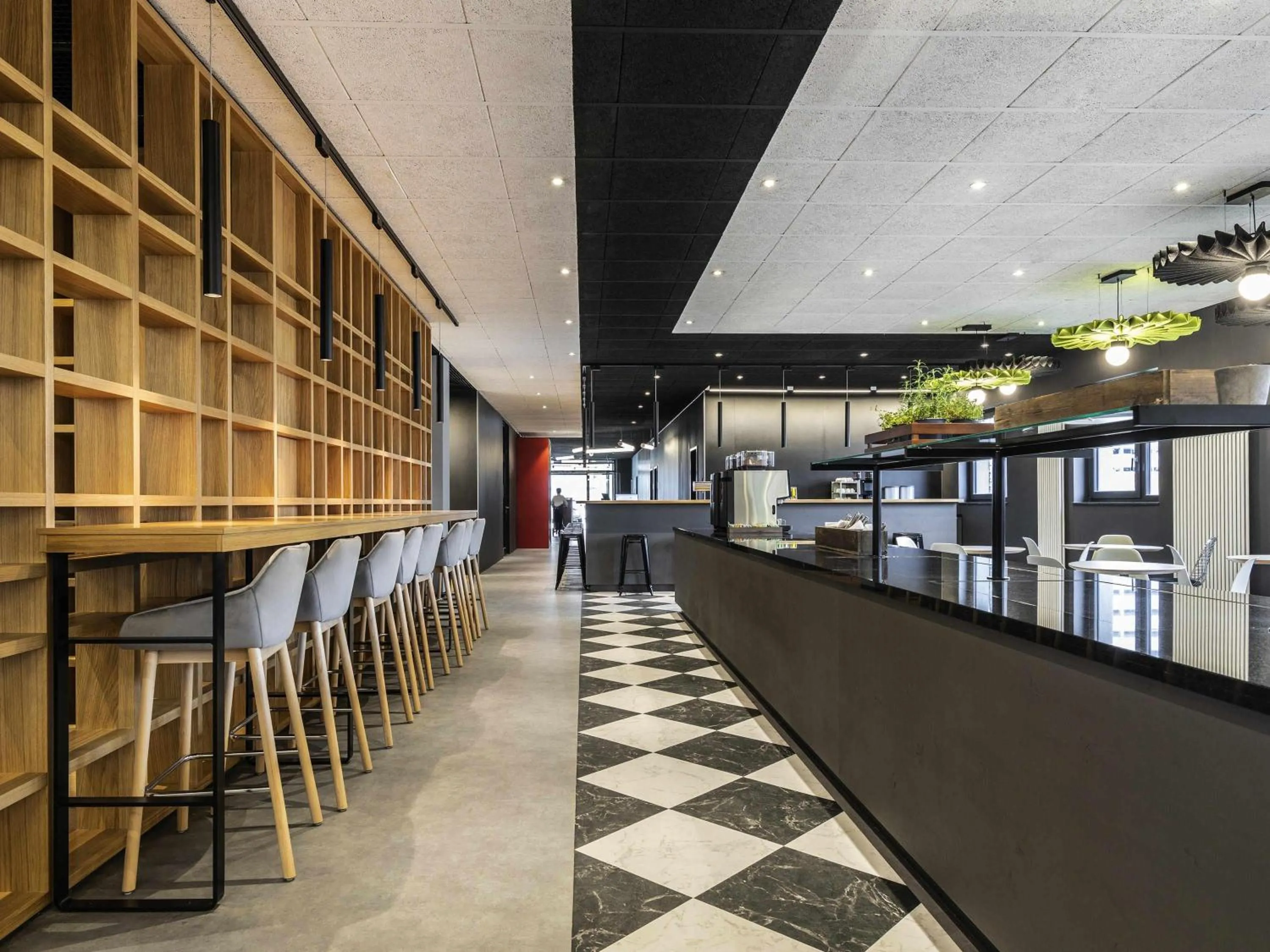 Restaurant/places to eat in ibis Duesseldorf Airport