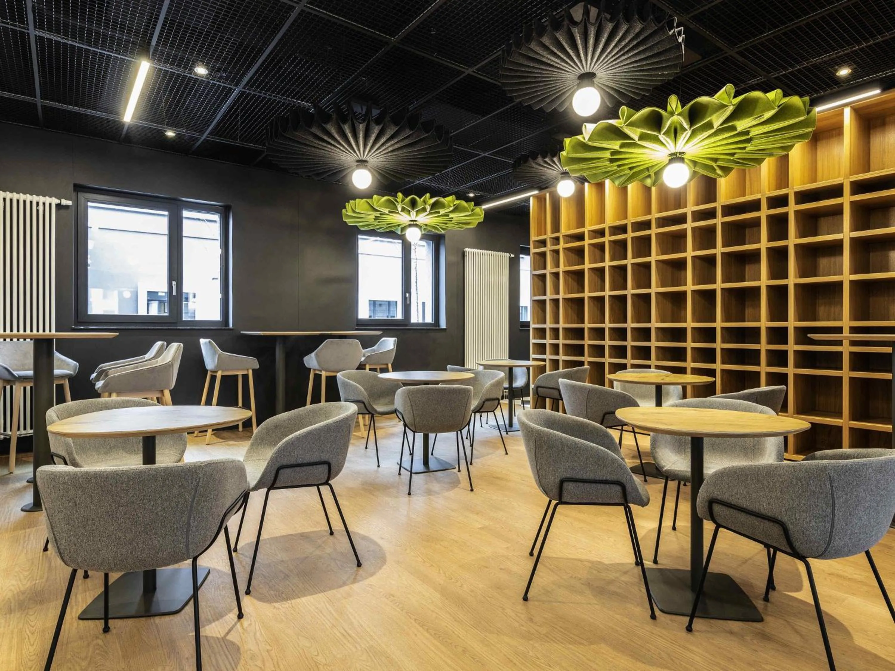 Restaurant/places to eat in ibis Duesseldorf Airport