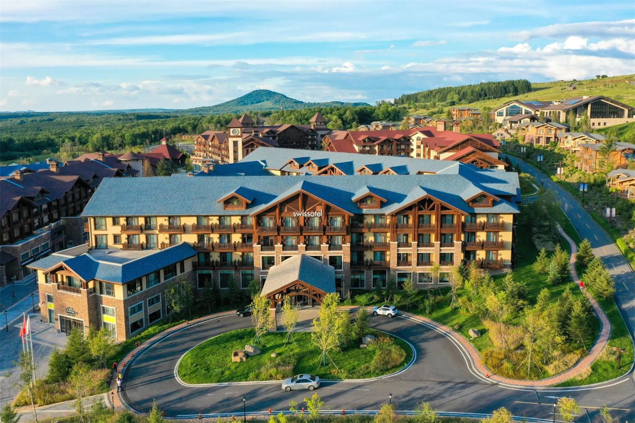 Property building in Swissôtel Resort Changbaishan