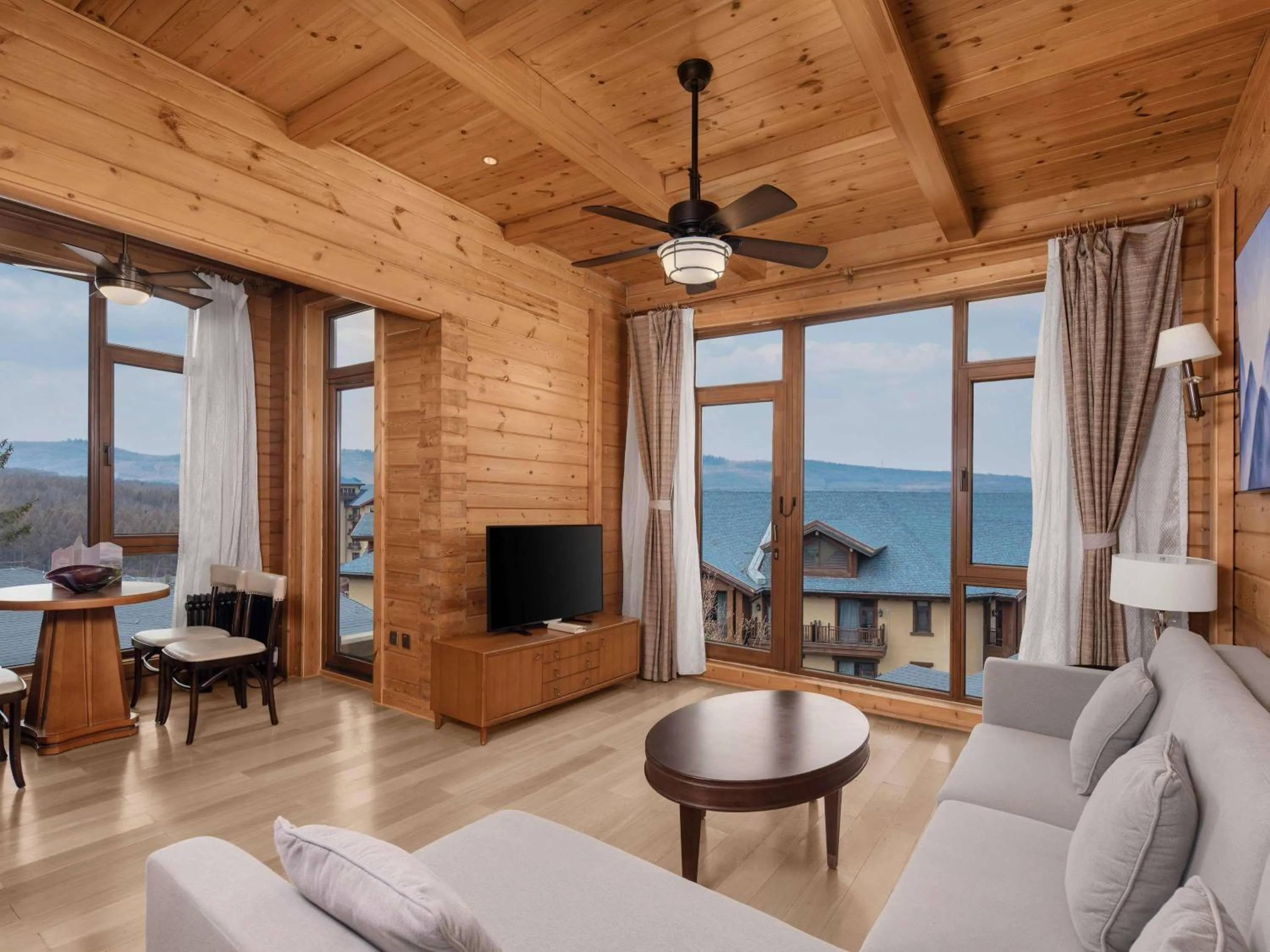 Bedroom in Swissôtel Resort Changbaishan