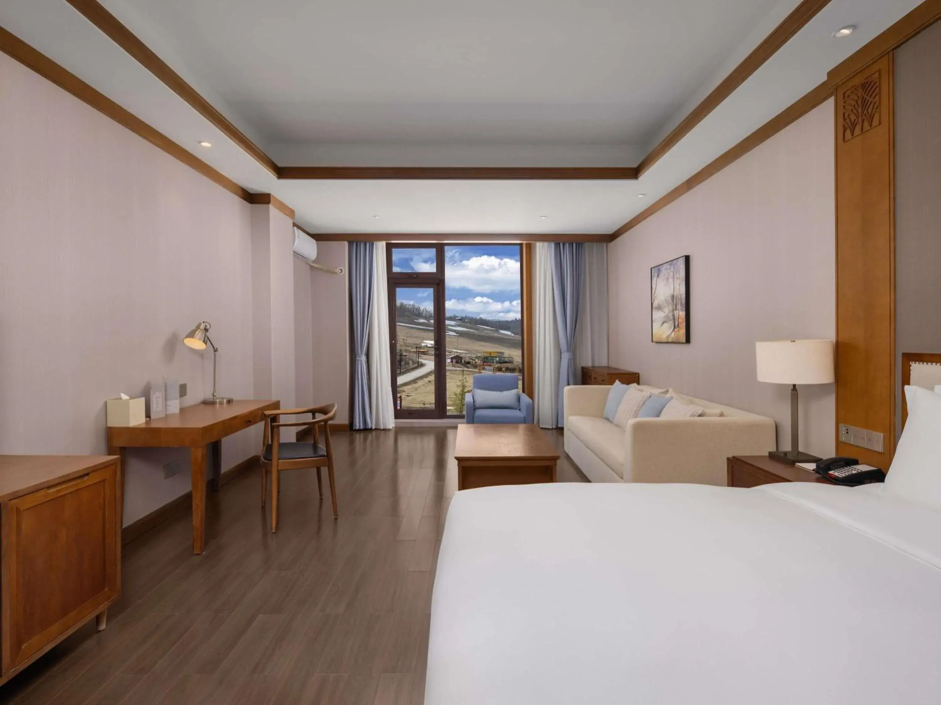 Swiss Advantage King Room with Mountain View in Swissôtel Resort Changbaishan Swiss Advantage King Room with Mountain View in Swissôtel Resort Changbaishan