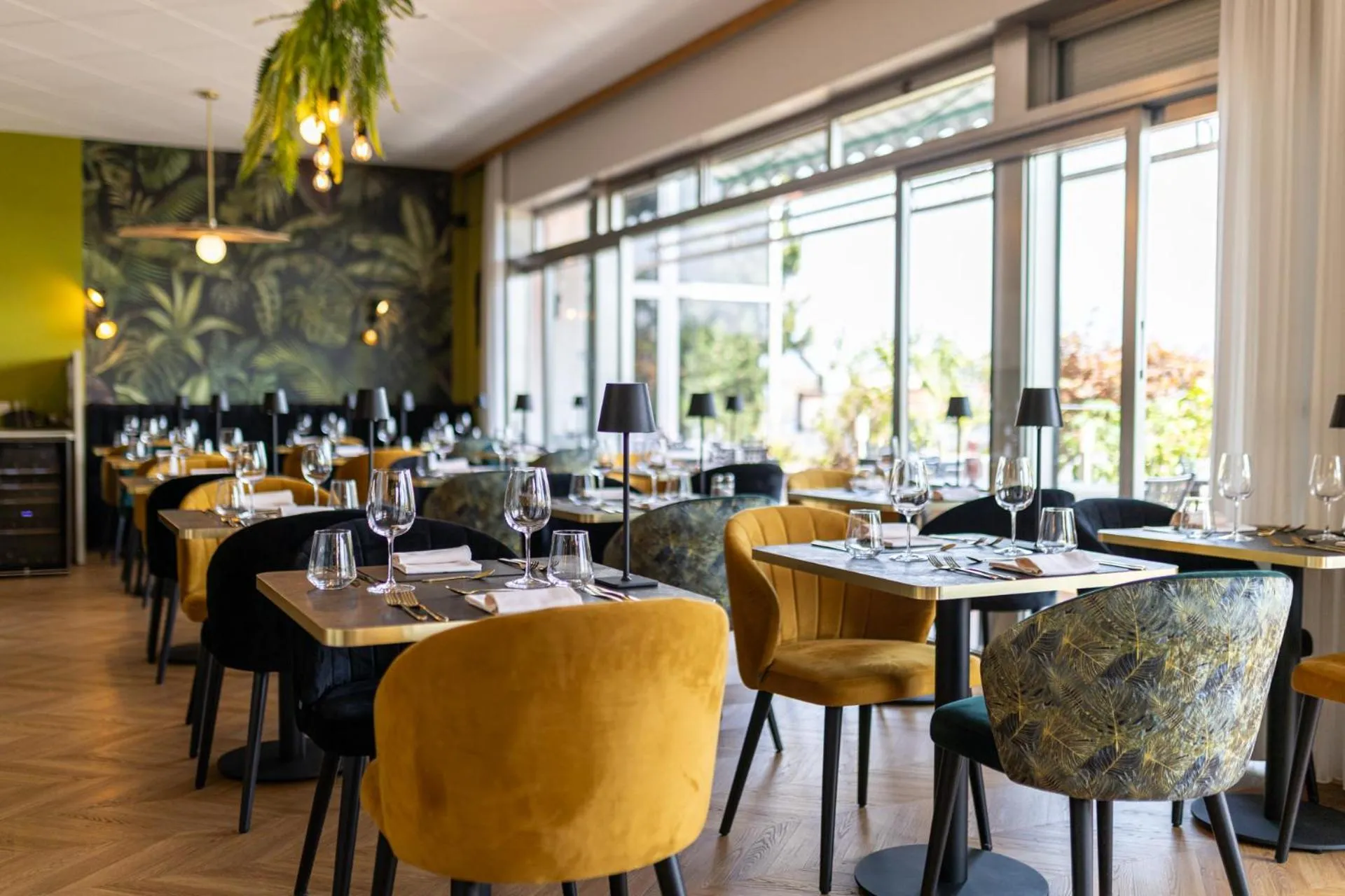 Restaurant/places to eat in Hotel La Perla