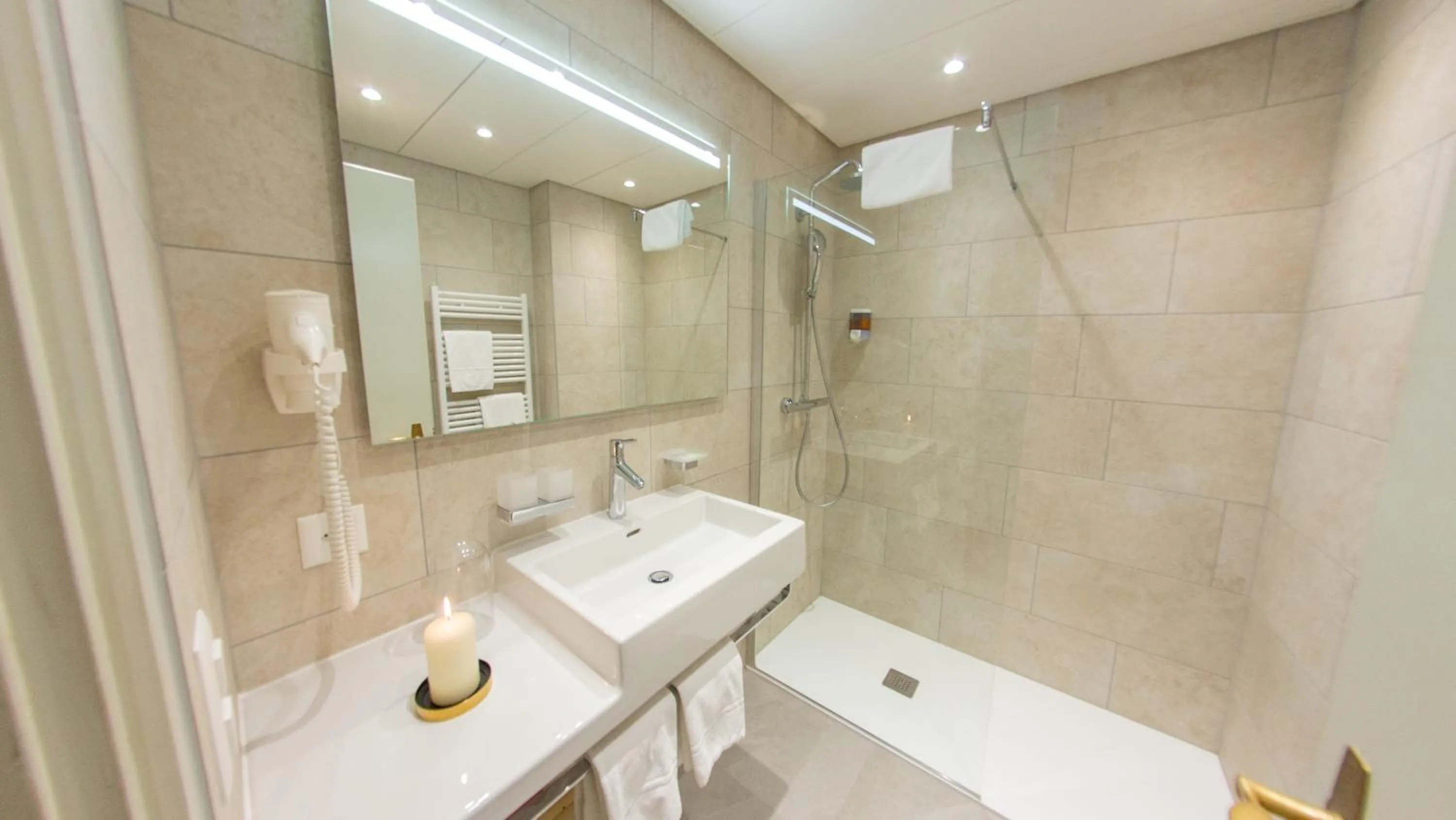 Bathroom in Hotel La Perla