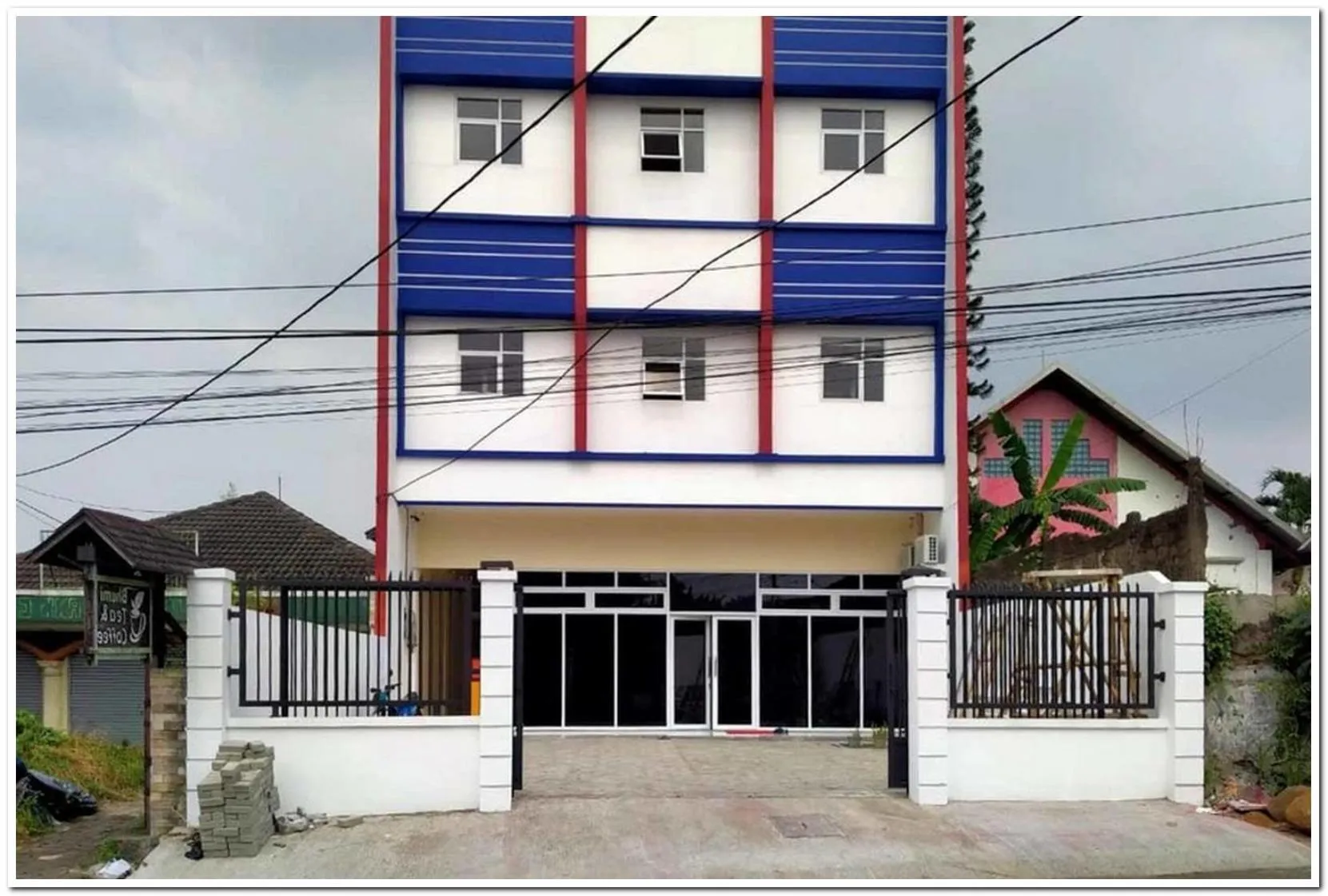 Property building in RedDoorz @ Sindangbarang Bogor