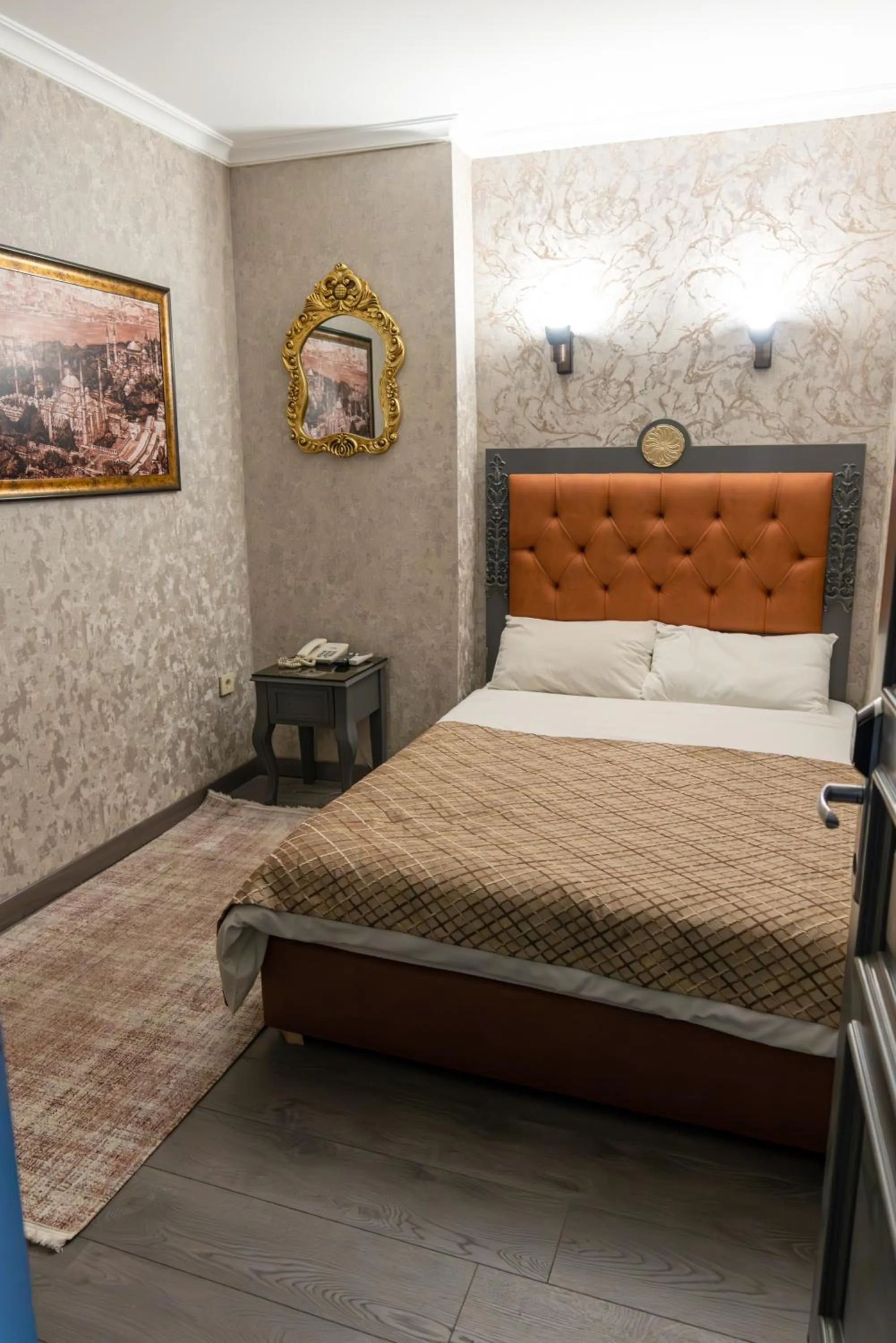 Photo of the whole room, Bed in Taksim Cuento Hotel