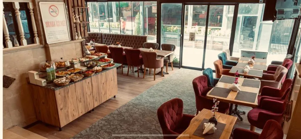 Restaurant/places to eat in Taksim Cuento Hotel