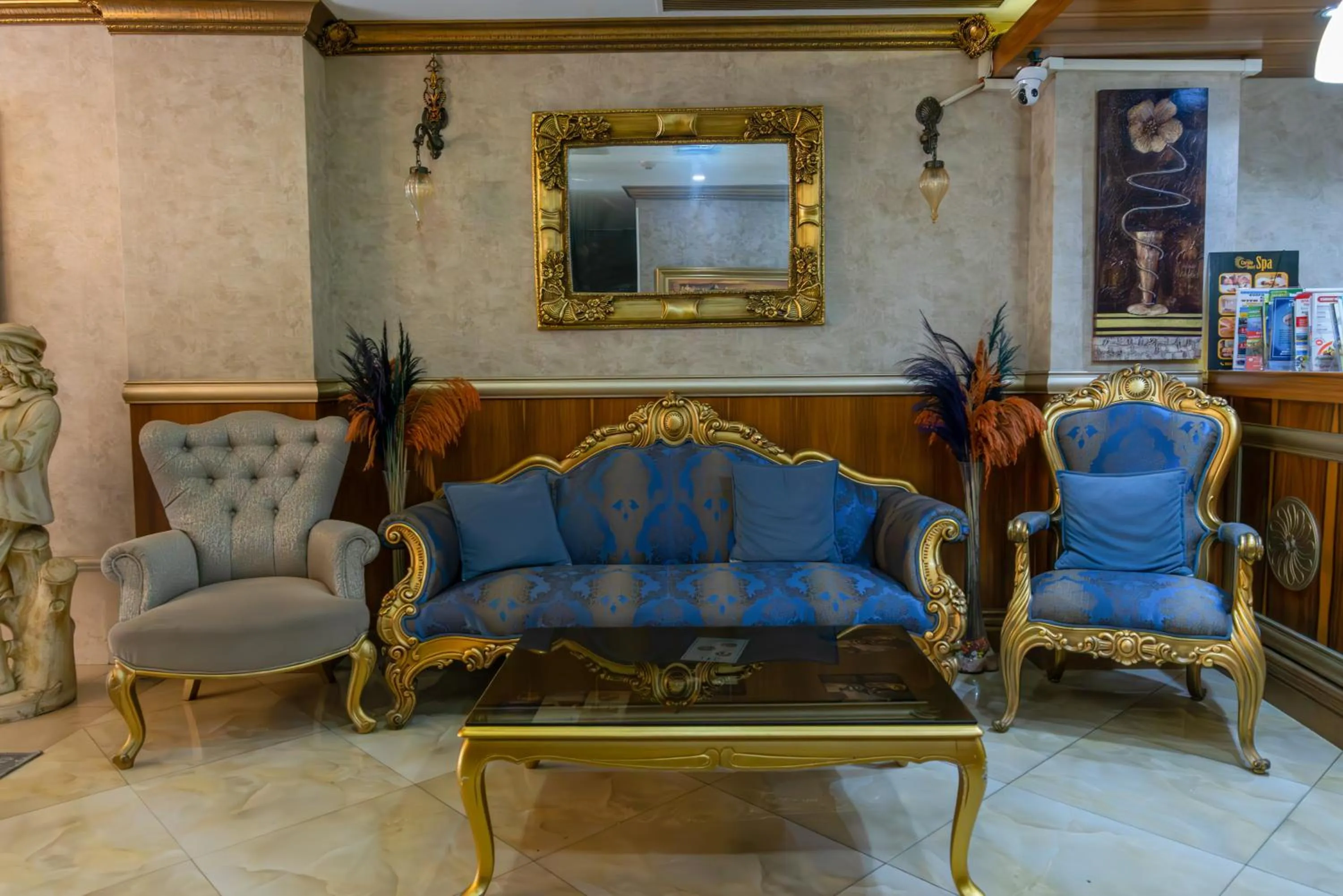 Living room in Taksim Cuento Hotel