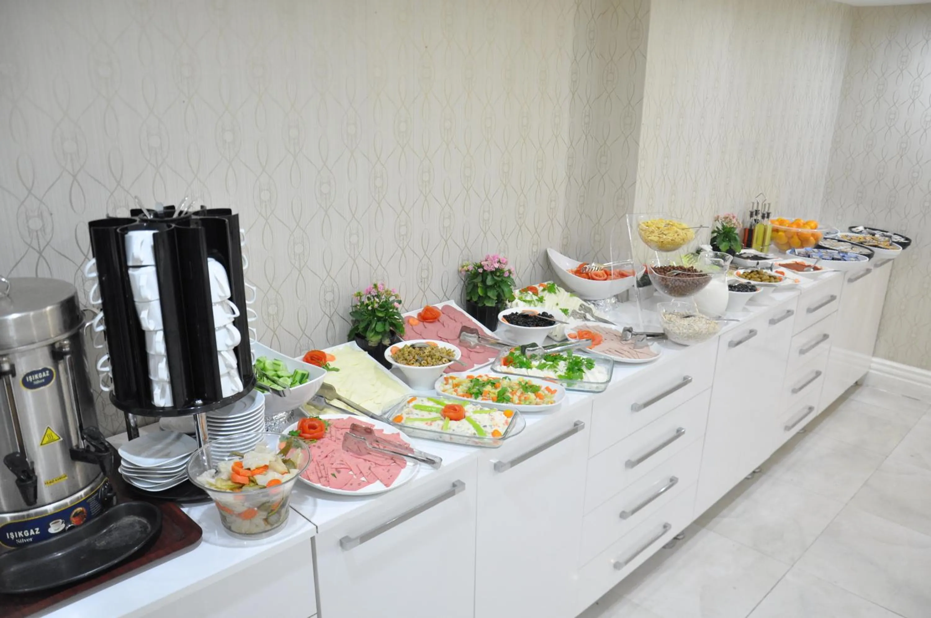 Restaurant/places to eat in Taksim Cuento Hotel