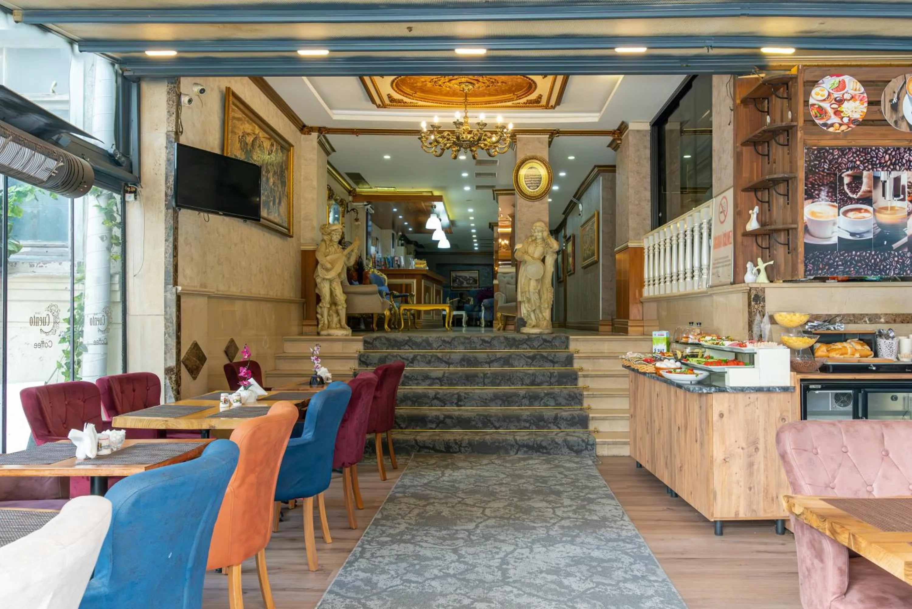 Restaurant/places to eat in Taksim Cuento Hotel