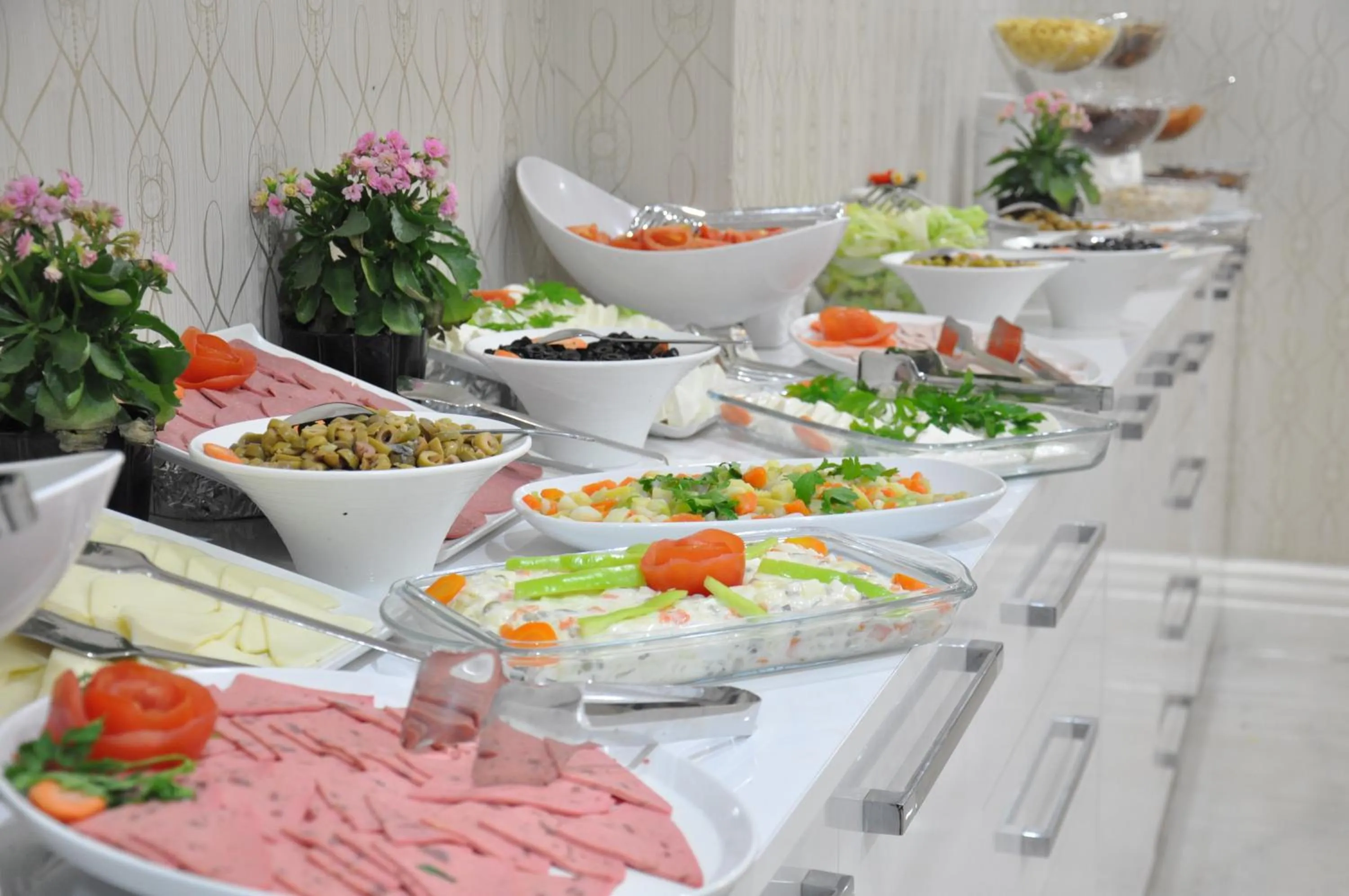 Restaurant/places to eat in Taksim Cuento Hotel