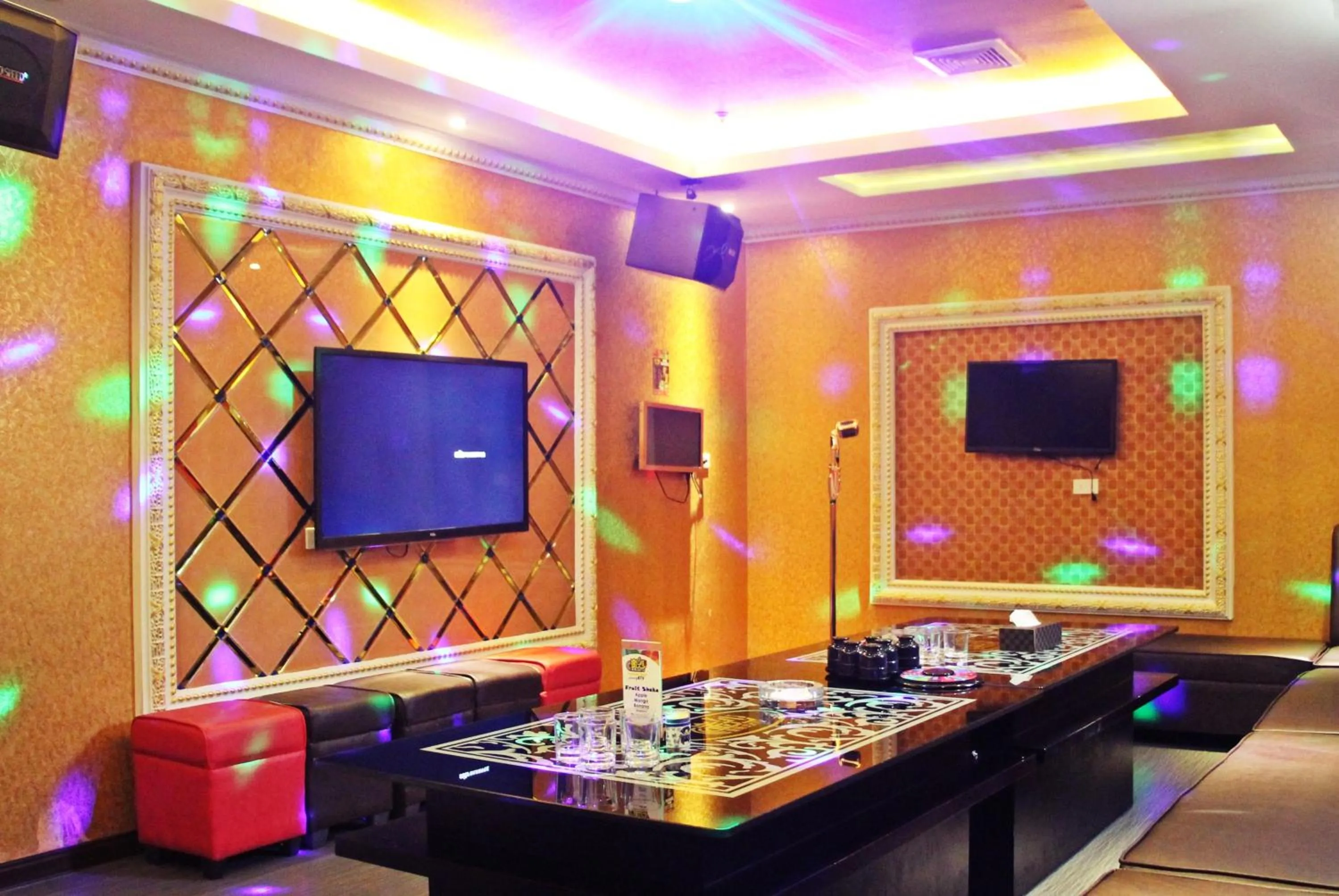 Karaoke in Dela Chambre Hotel