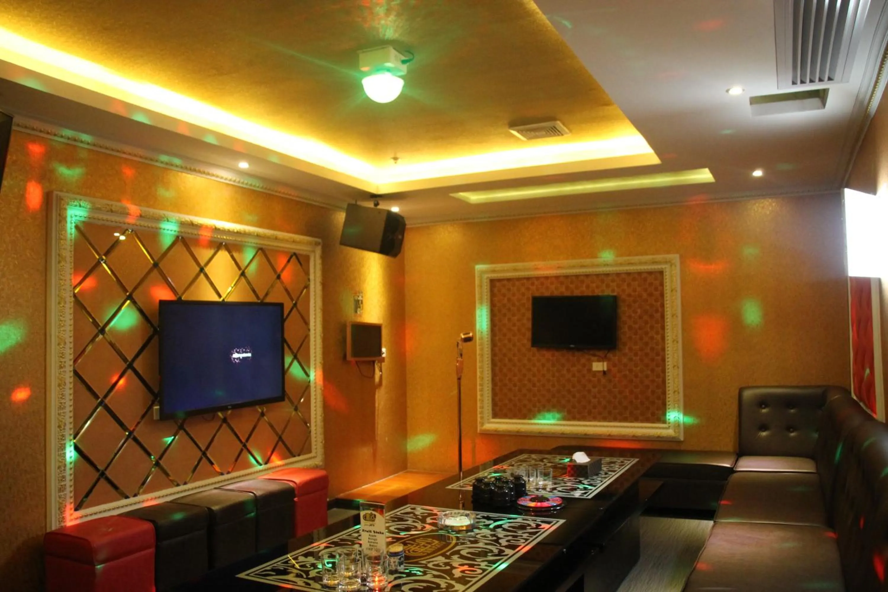 Karaoke in Dela Chambre Hotel