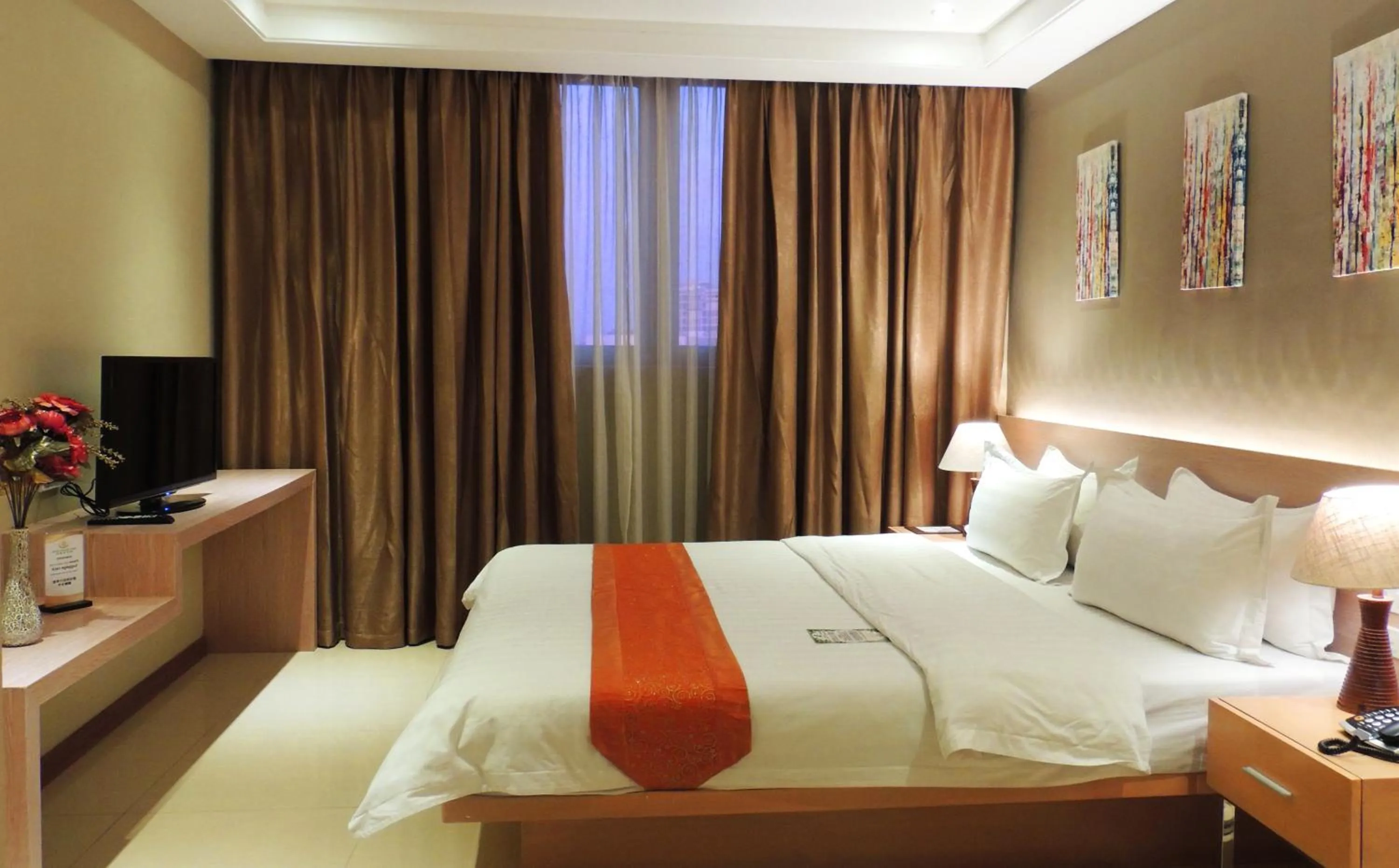 Photo of the whole room, Bed in Dela Chambre Hotel