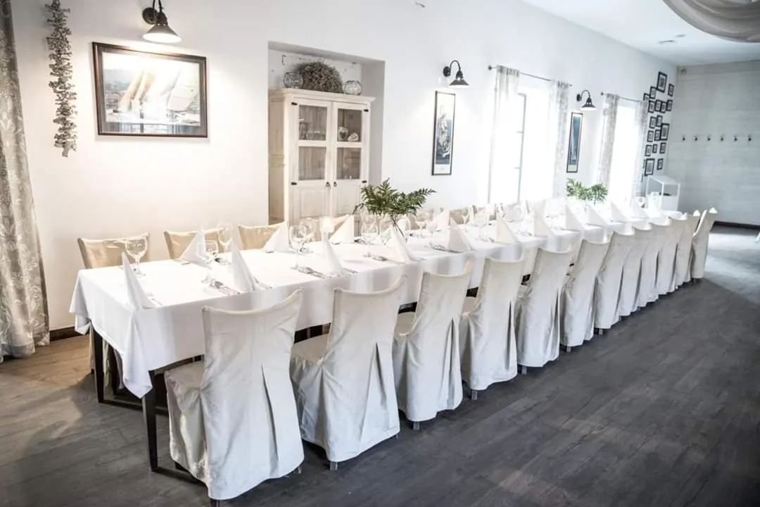 Restaurant/places to eat in Hotel Portus