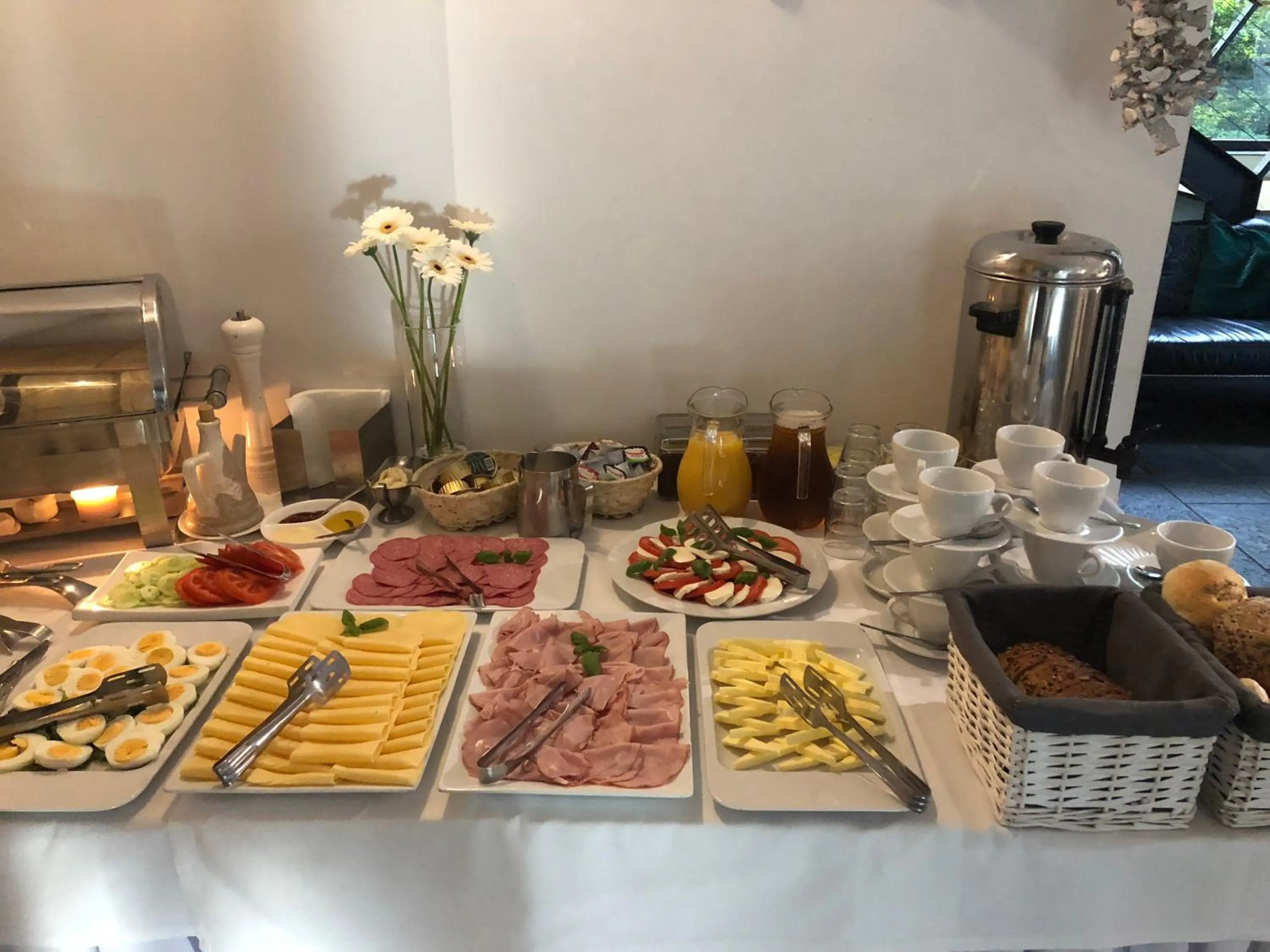 Continental breakfast in Hotel Portus